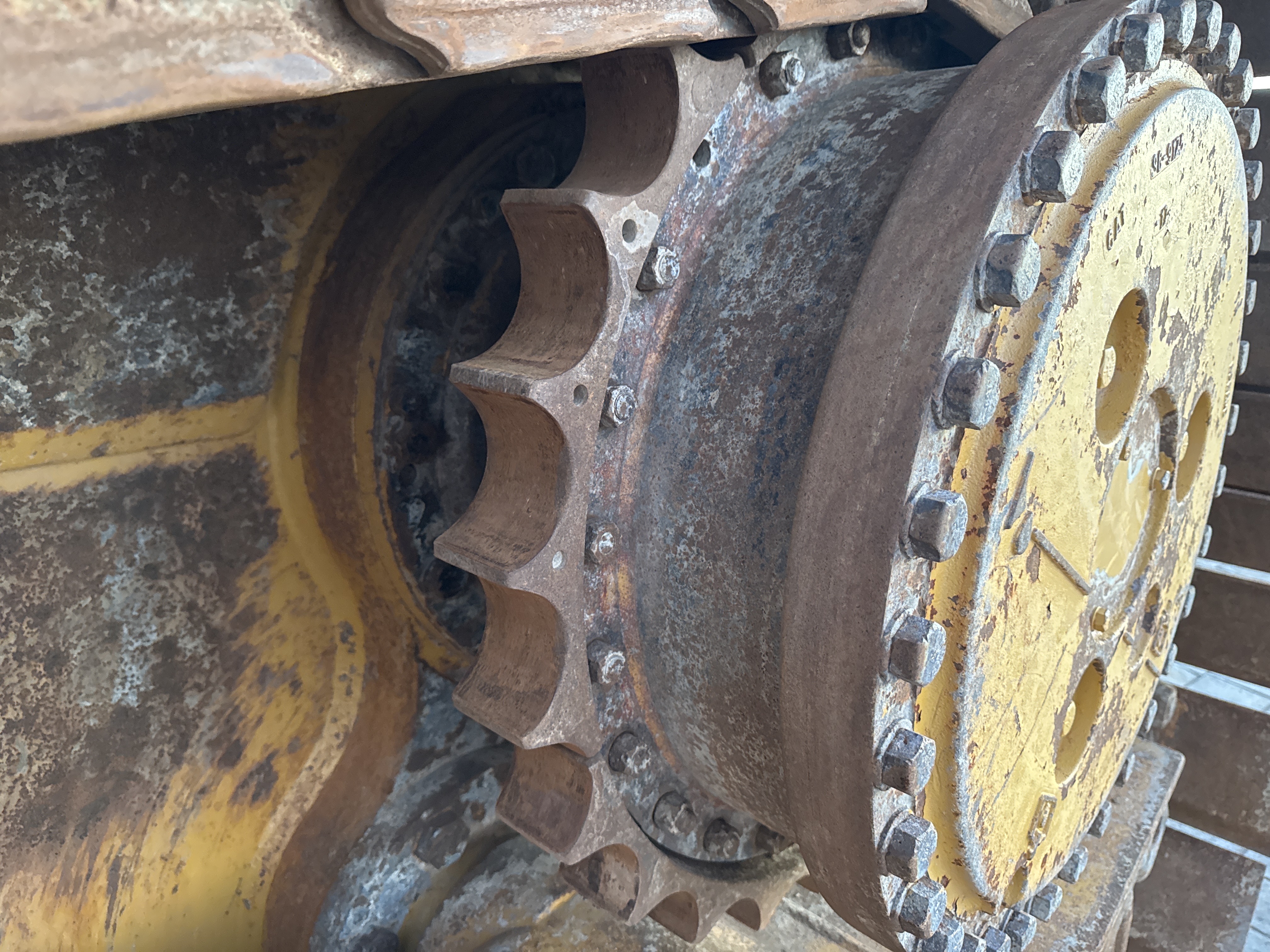 CDB-004-Cat-D6R-2-XL-Crawler-dozers-inspection-Undercarriage-Left-sprocket-2