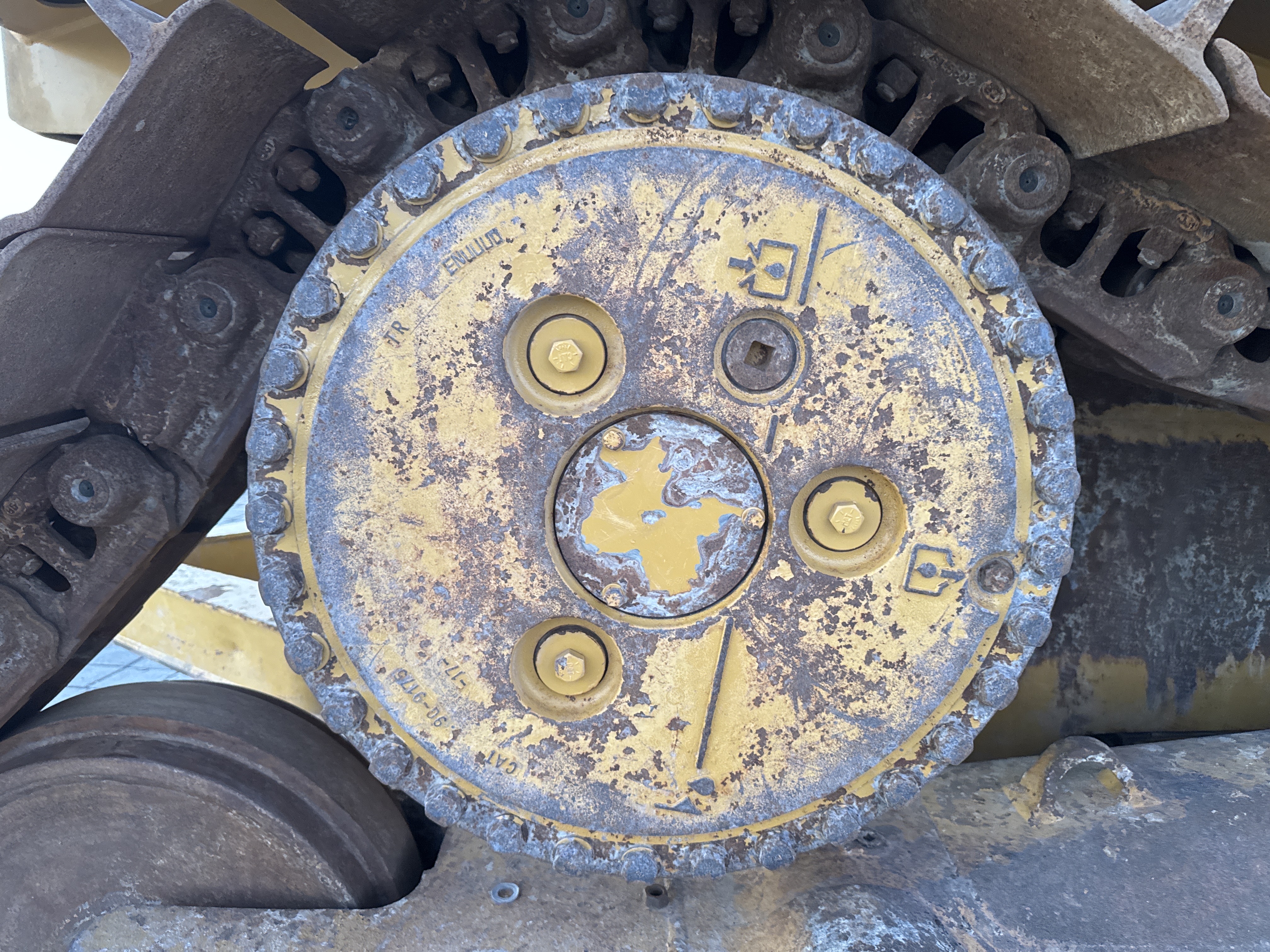 CDB-004-Cat-D6R-2-XL-Crawler-dozers-inspection-Undercarriage-Right-sprocket-2