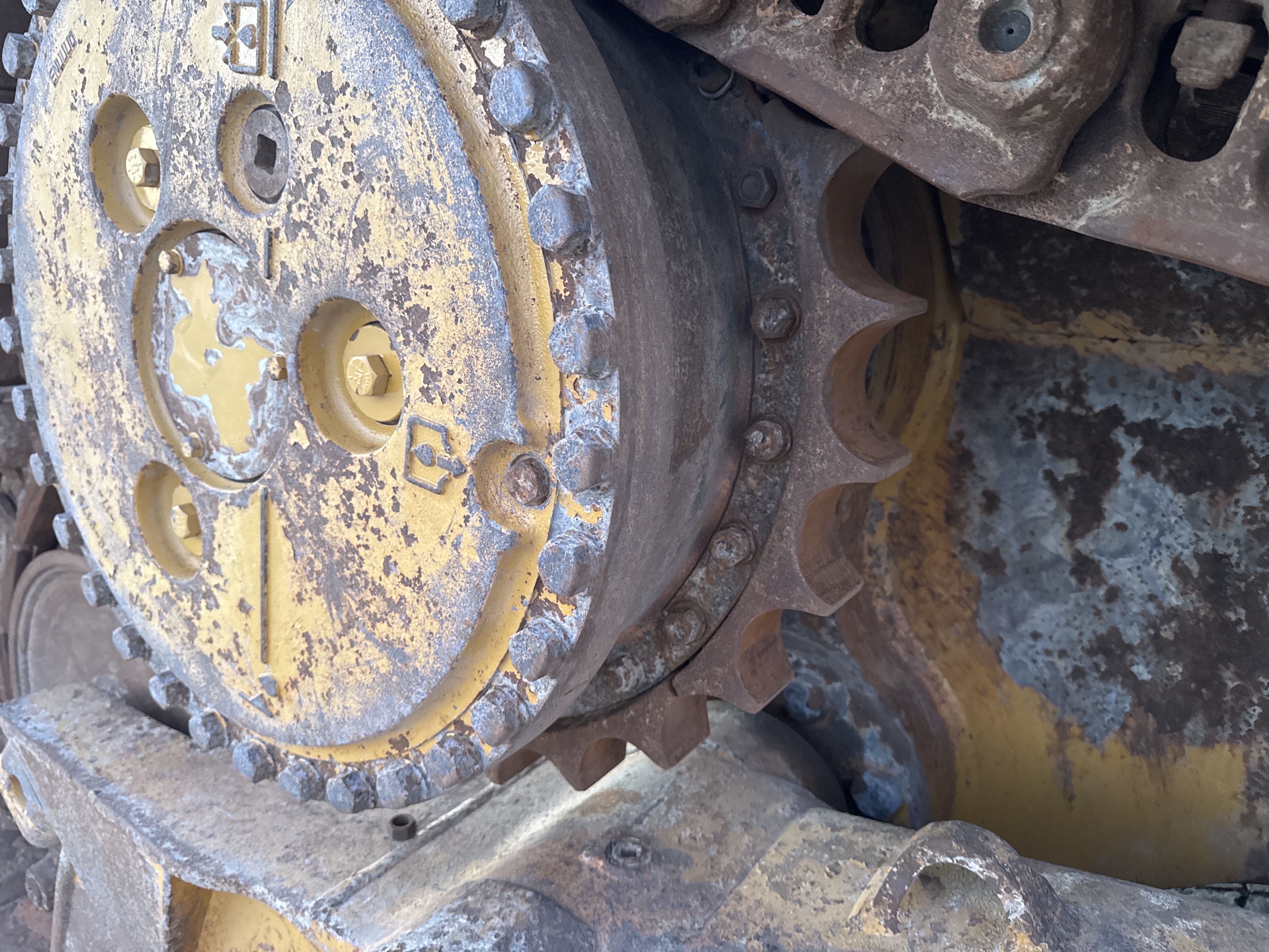 CDB-004-Cat-D6R-2-XL-Crawler-dozers-inspection-Undercarriage-Right-sprocket-2
