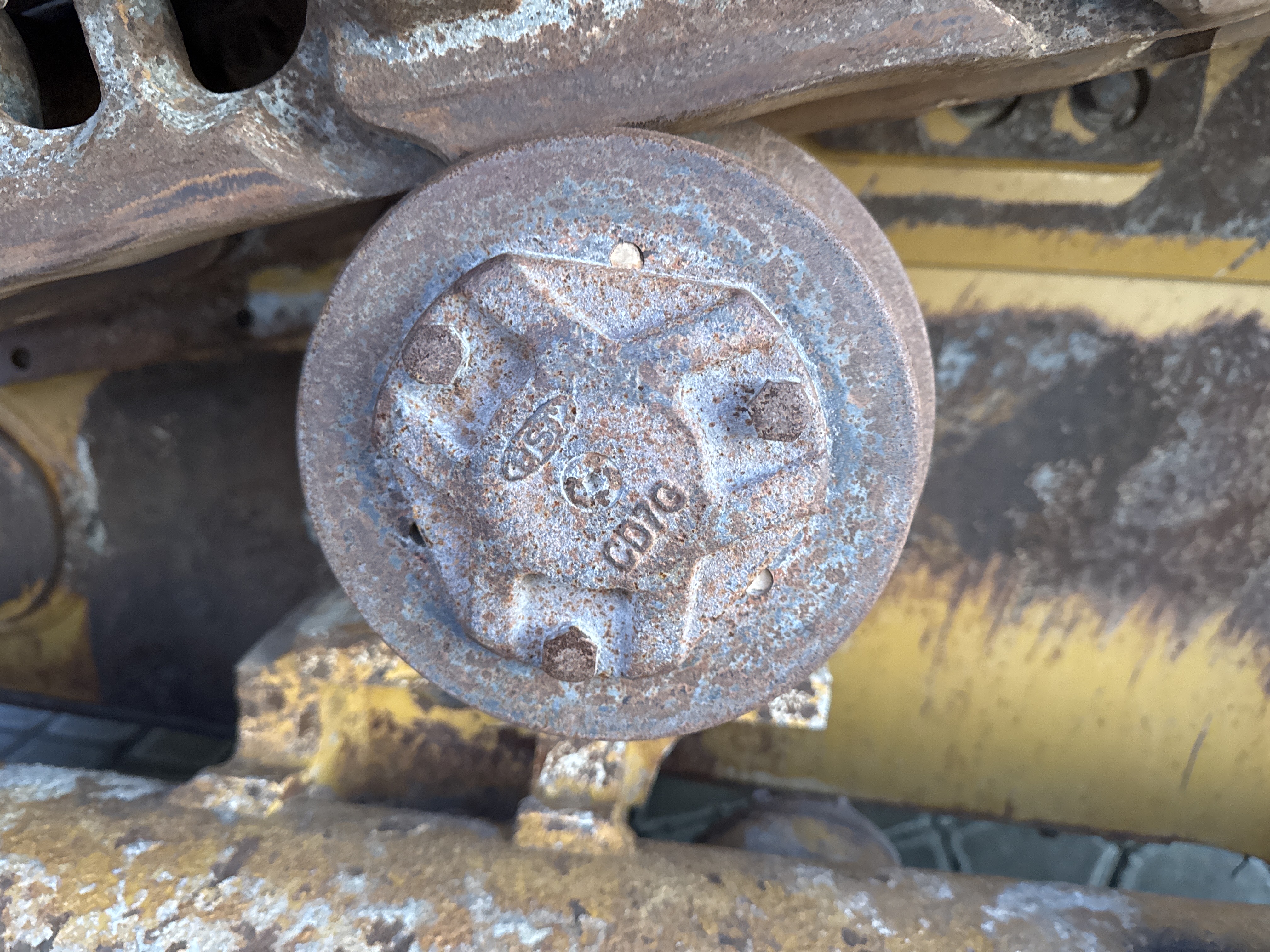 CDB-004-Cat-D6R-2-XL-Crawler-dozers-inspection-Undercarriage-Left-carrier-rollers-2