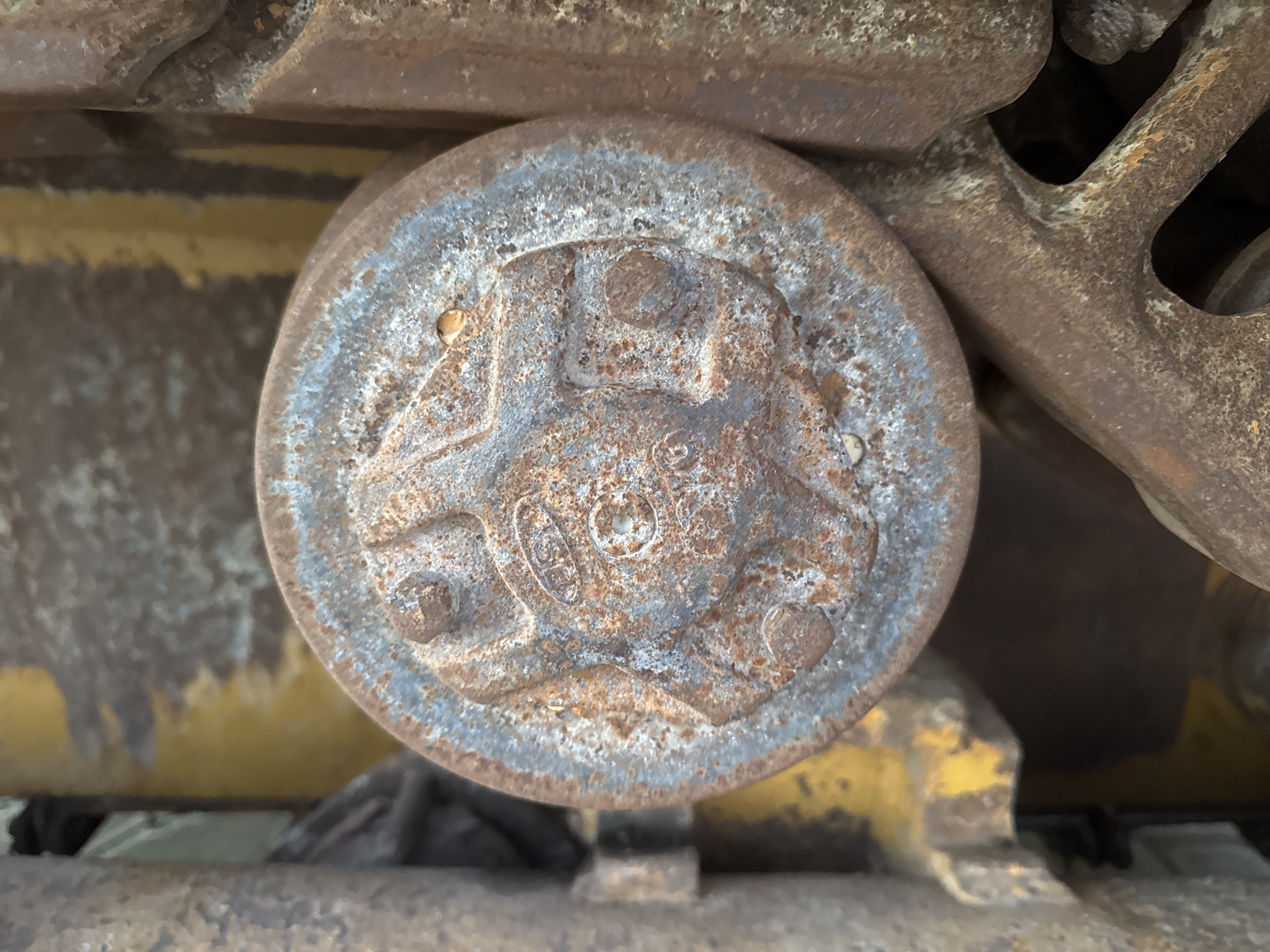 CDB-004-Cat-D6R-2-XL-Crawler-dozers-inspection-Undercarriage-Right-carrier-rollers-2