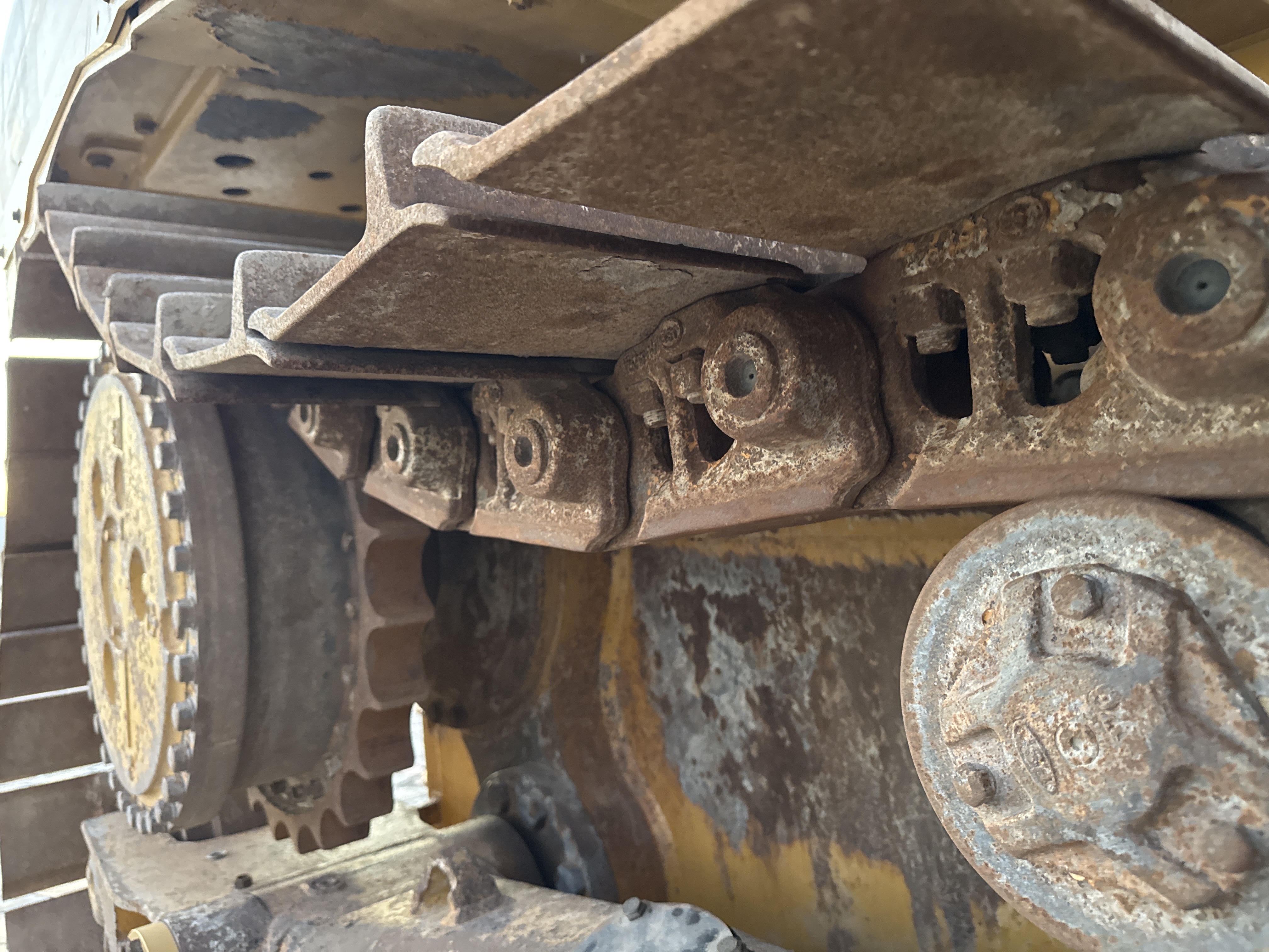 CDB-004-Cat-D6R-2-XL-Crawler-dozers-inspection-Undercarriage-Right-track-chain-2