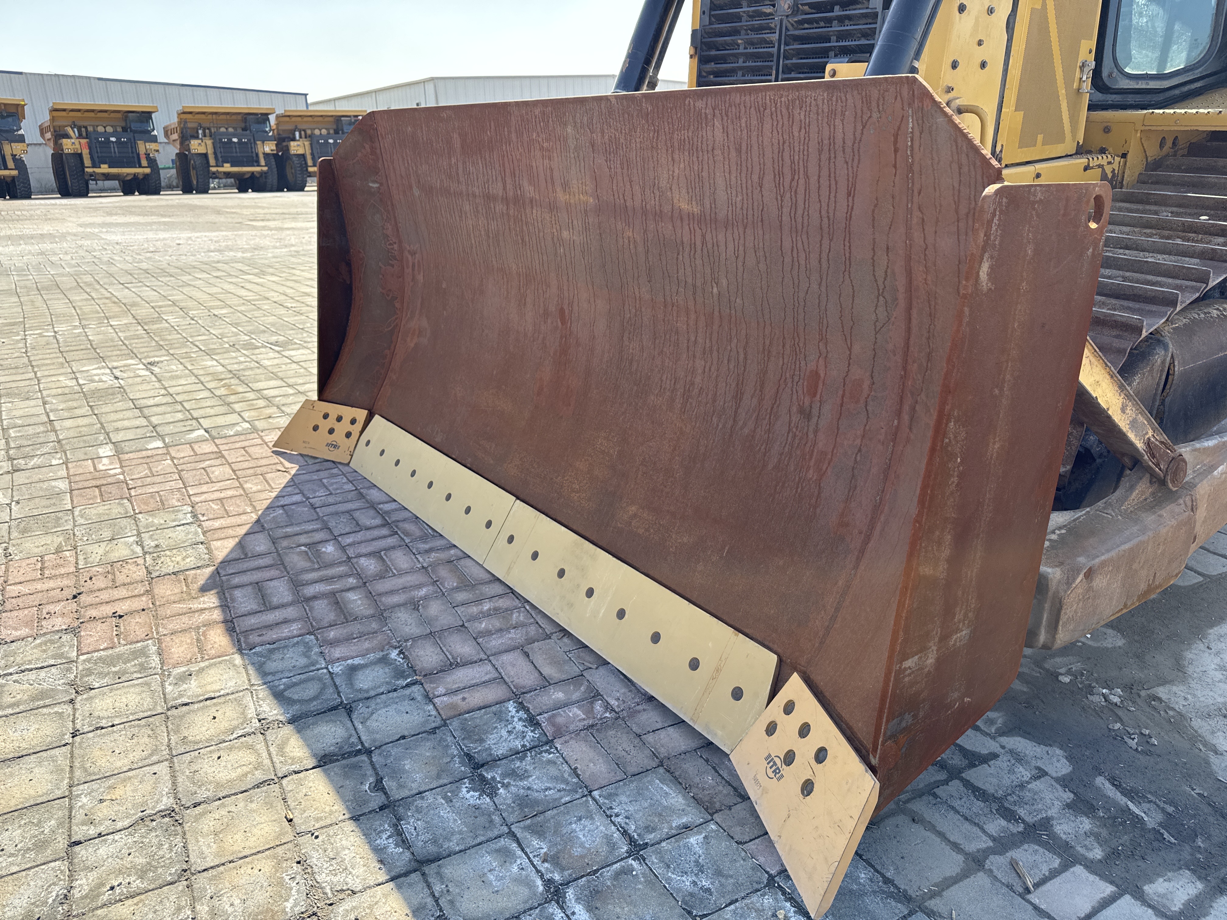CDB-004-Cat-D6R-2-XL-Crawler-dozers-inspection-Attachment-Dozer-blade-2