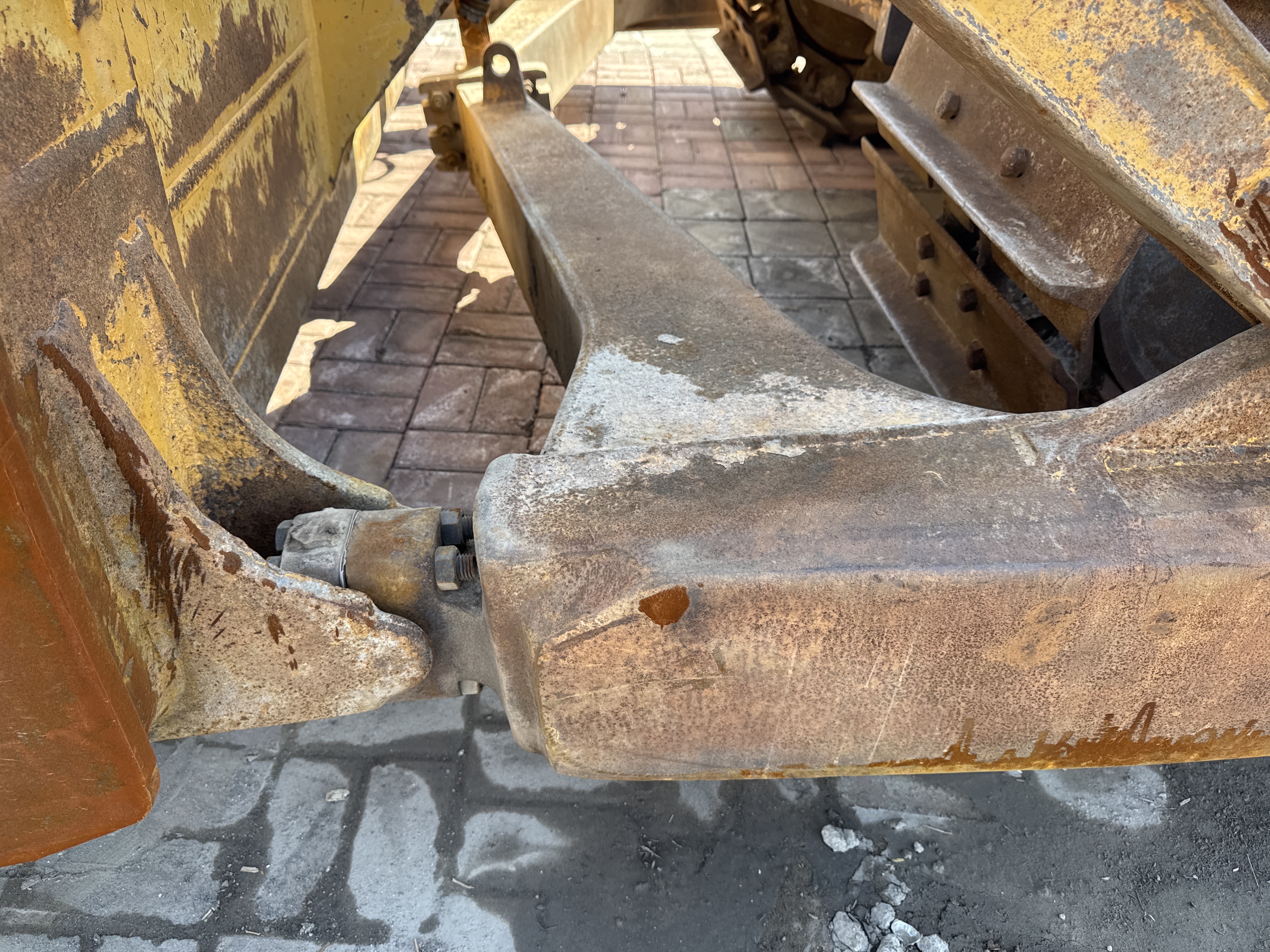 CDB-004-Cat-D6R-2-XL-Crawler-dozers-inspection-Attachment-Dozer-C---frame-2