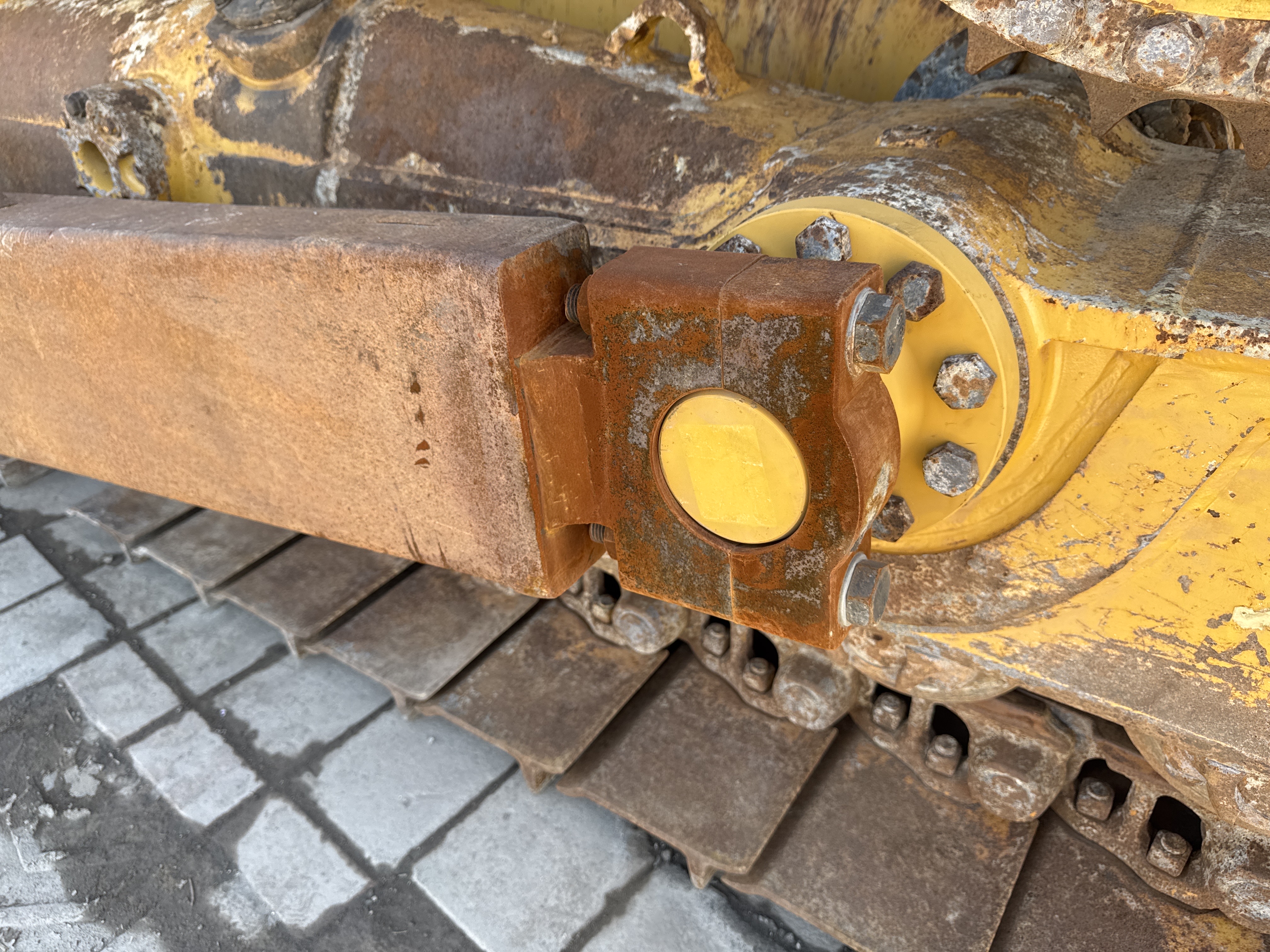CDB-004-Cat-D6R-2-XL-Crawler-dozers-inspection-Attachment-Push-arm-2