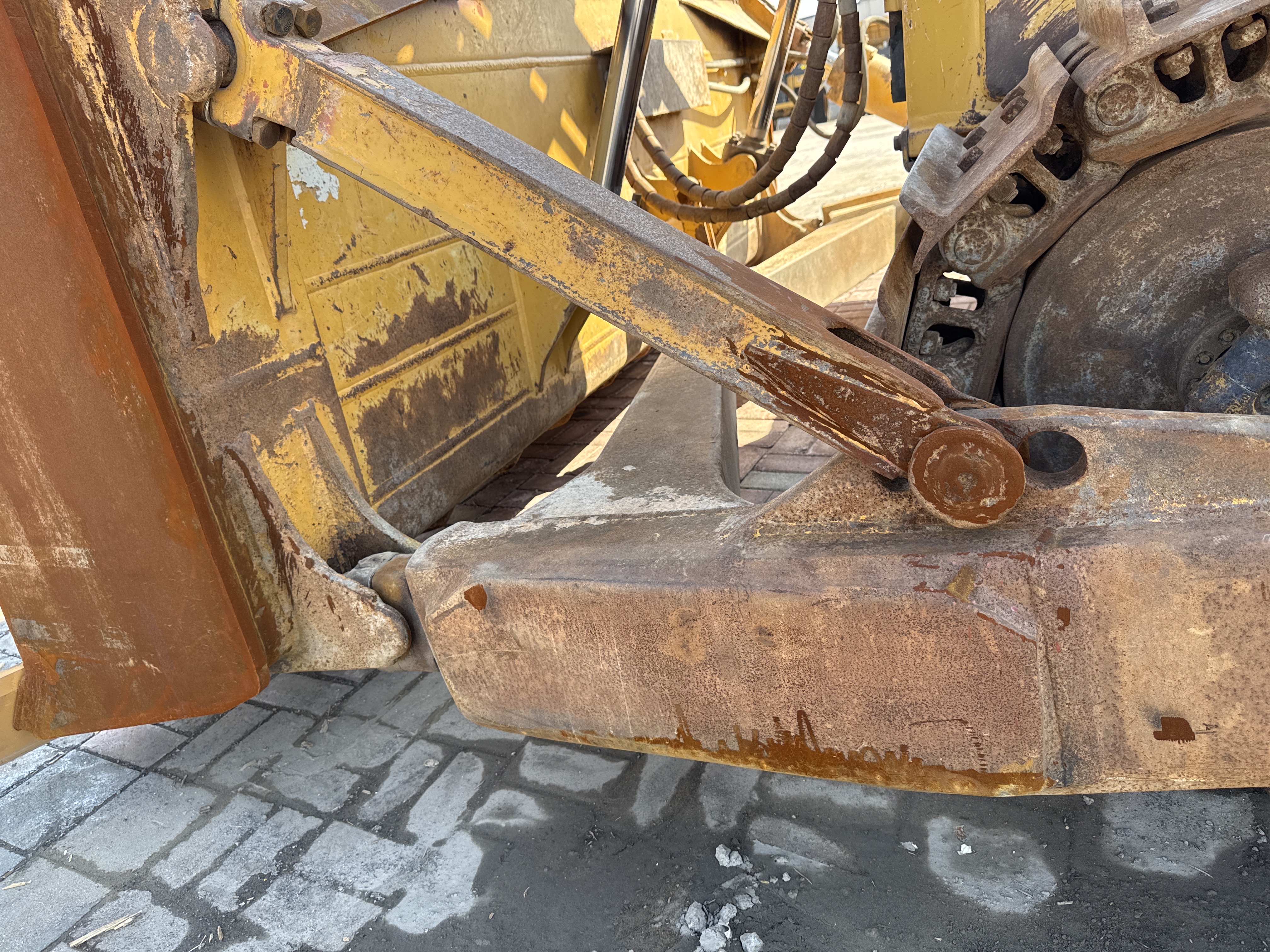 CDB-004-Cat-D6R-2-XL-Crawler-dozers-inspection-Attachment-Push-arm-2