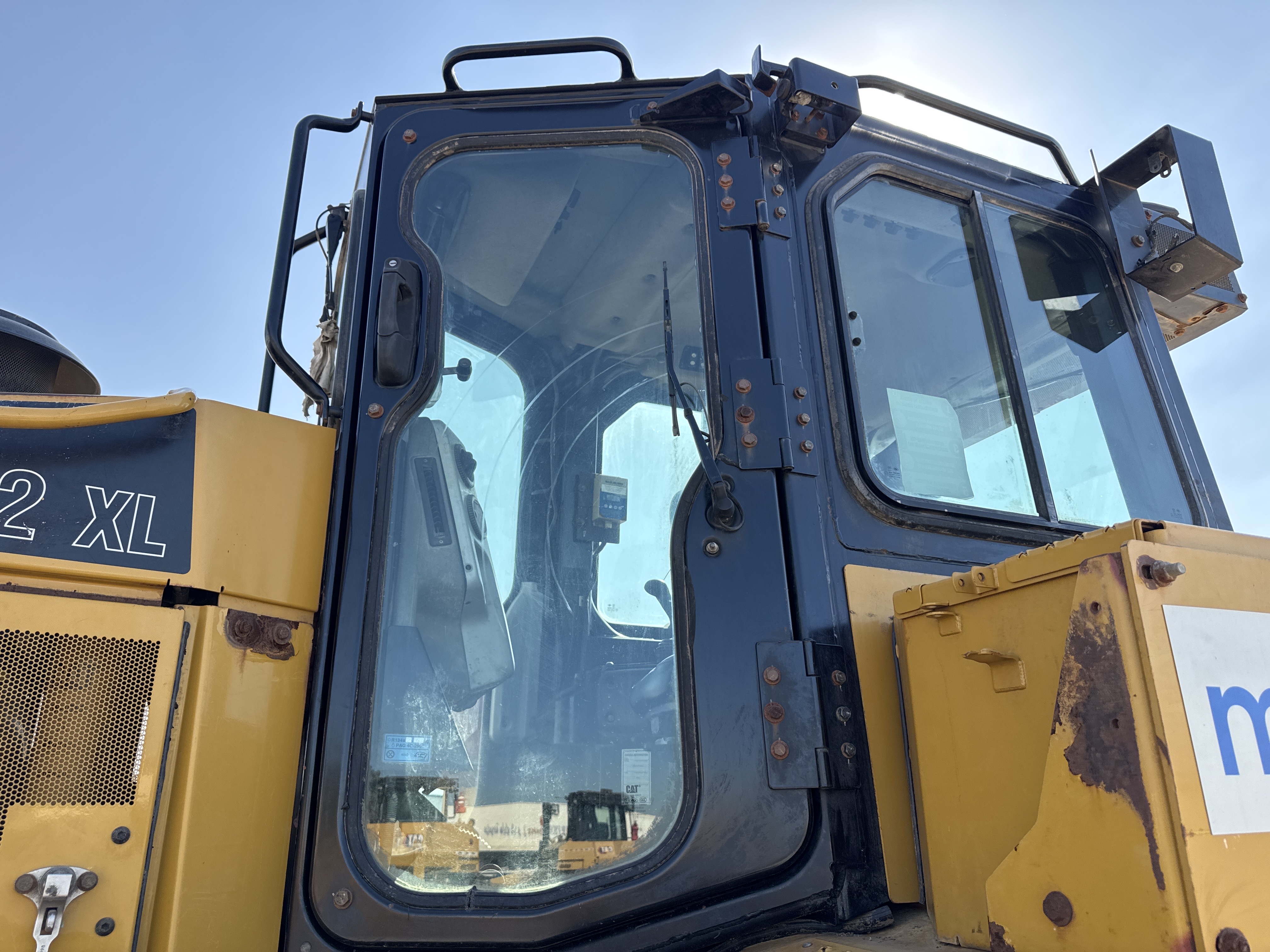 CDB-004-Cat-D6R-2-XL-Crawler-dozers-inspection-Safety-Glass-2