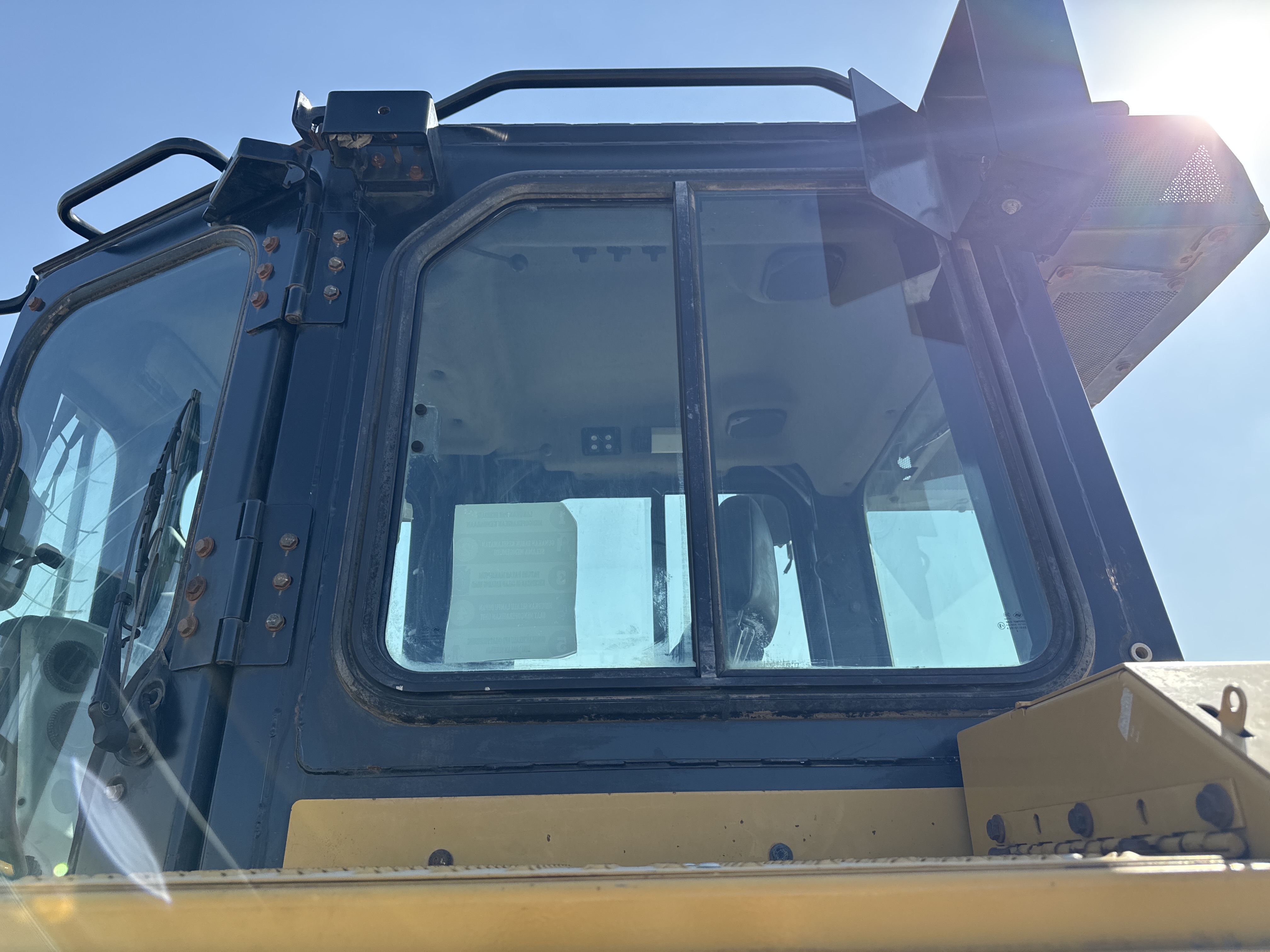 CDB-004-Cat-D6R-2-XL-Crawler-dozers-inspection-Safety-Glass-2