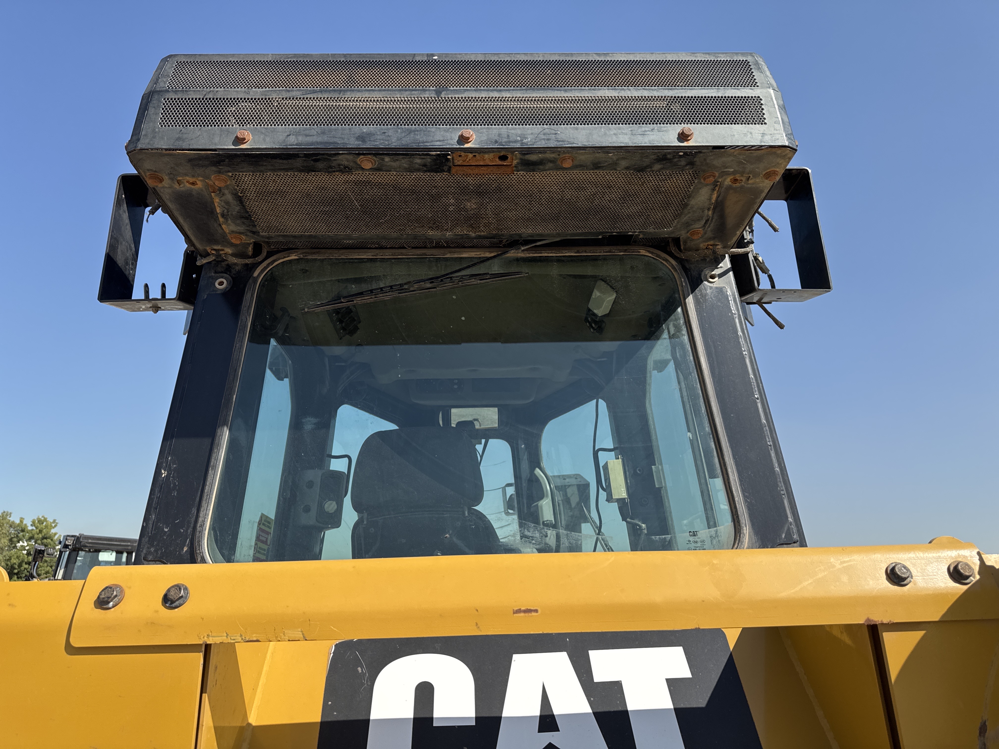 CDB-004-Cat-D6R-2-XL-Crawler-dozers-inspection-Safety-Glass-2