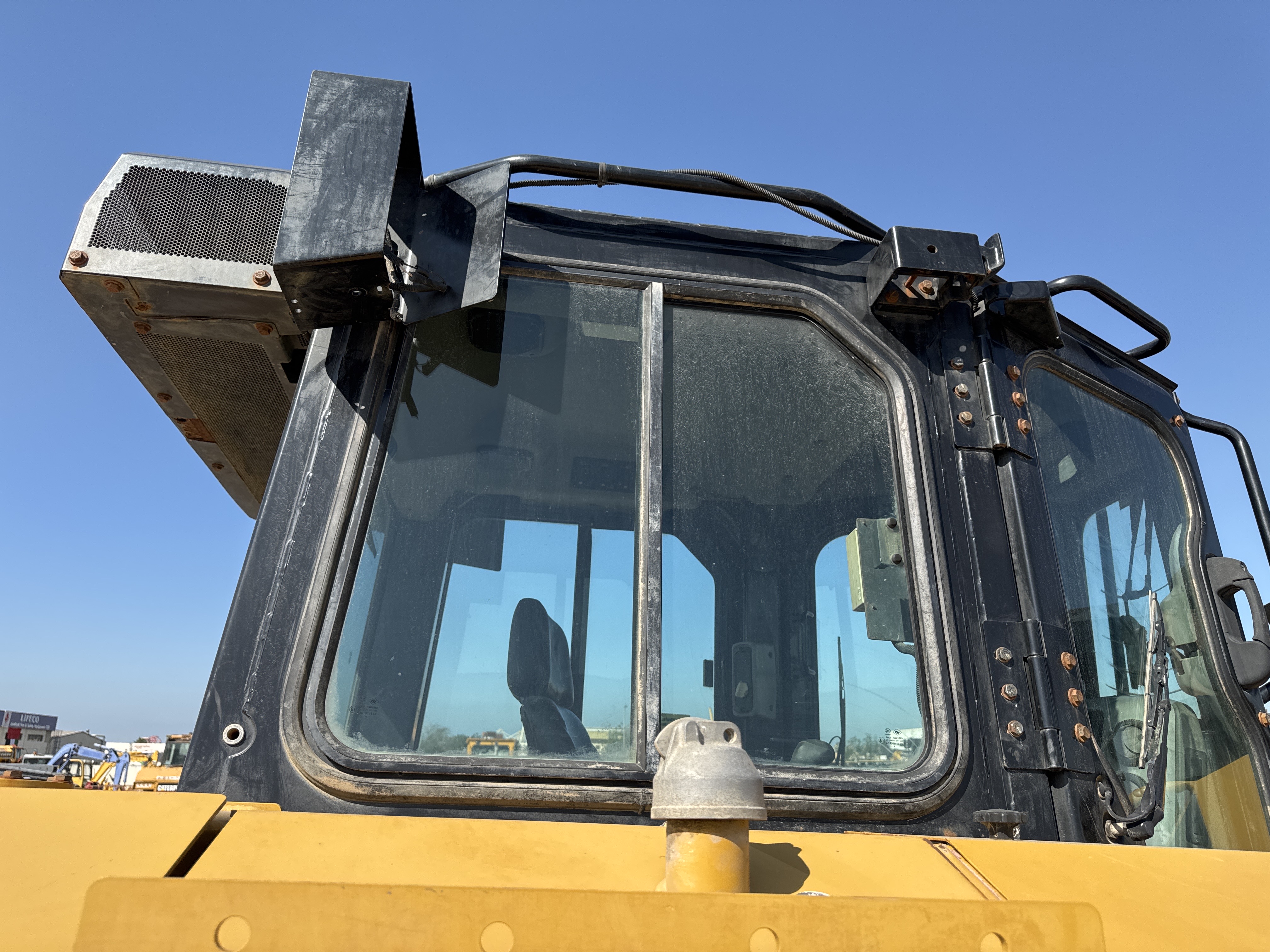 CDB-004-Cat-D6R-2-XL-Crawler-dozers-inspection-Safety-Glass-2
