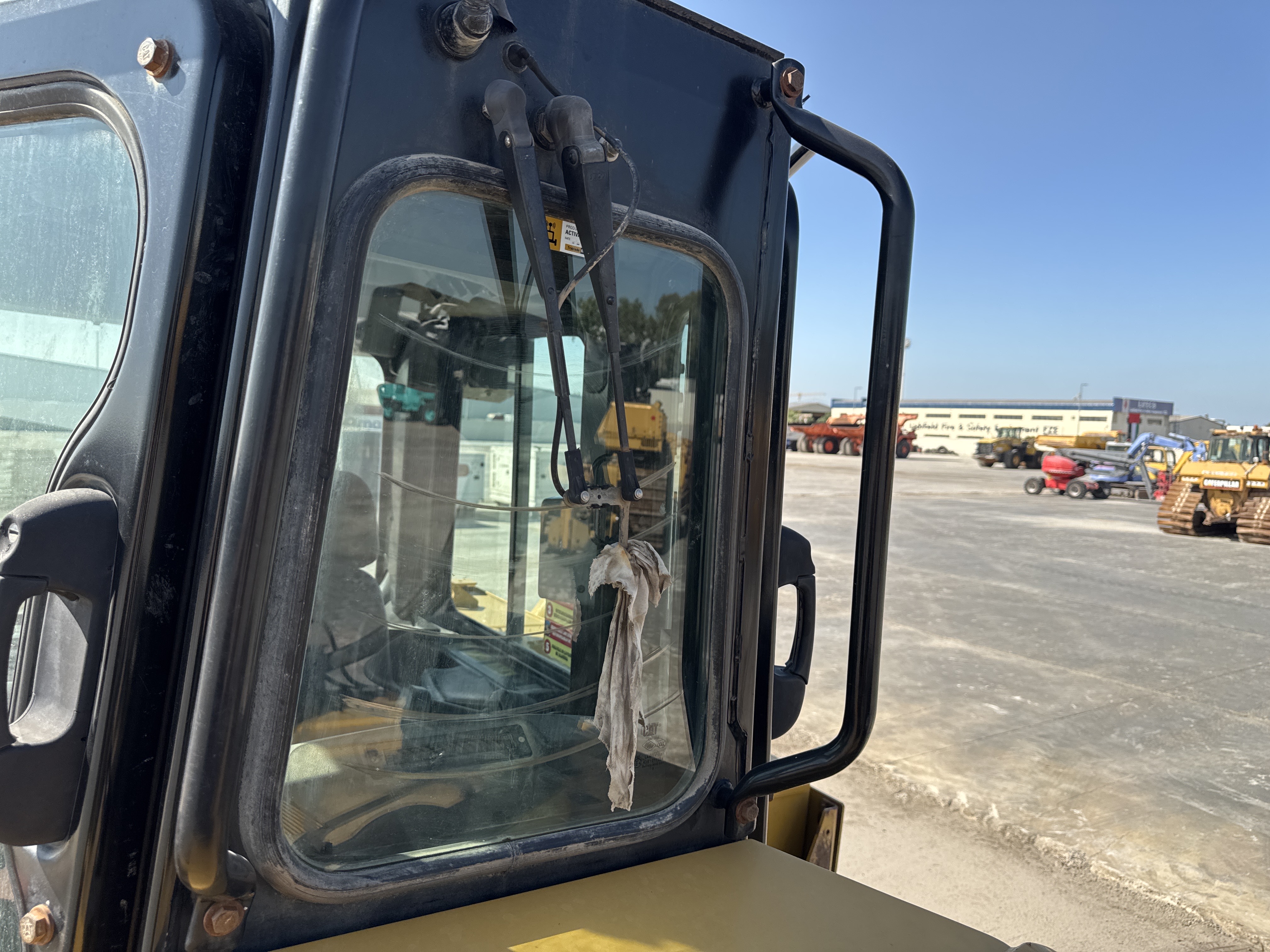 CDB-004-Cat-D6R-2-XL-Crawler-dozers-inspection-Safety-Glass-2