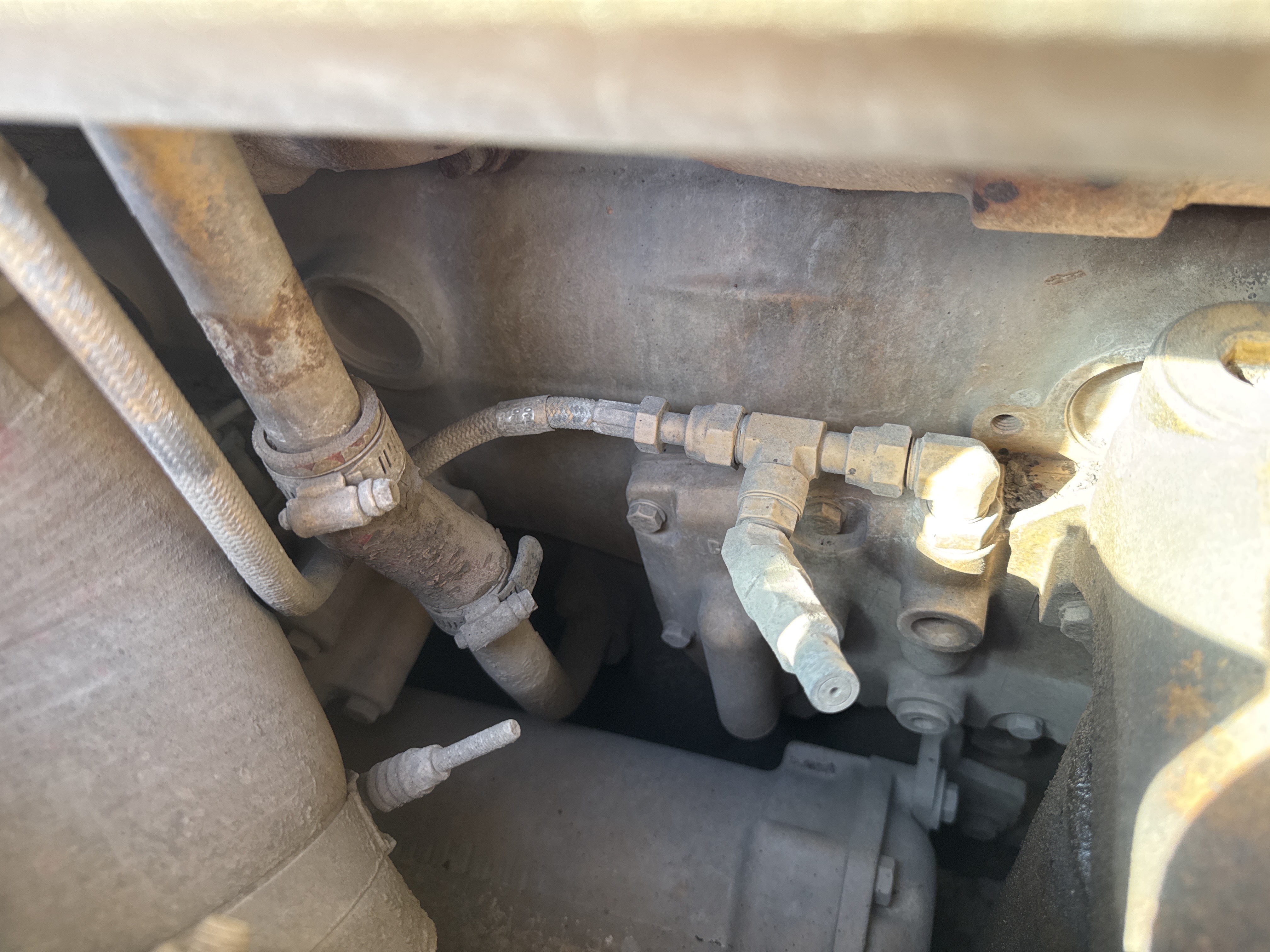 CDB-004-Cat-D6R-2-XL-Crawler-dozers-inspection-Engine-Hoses-2