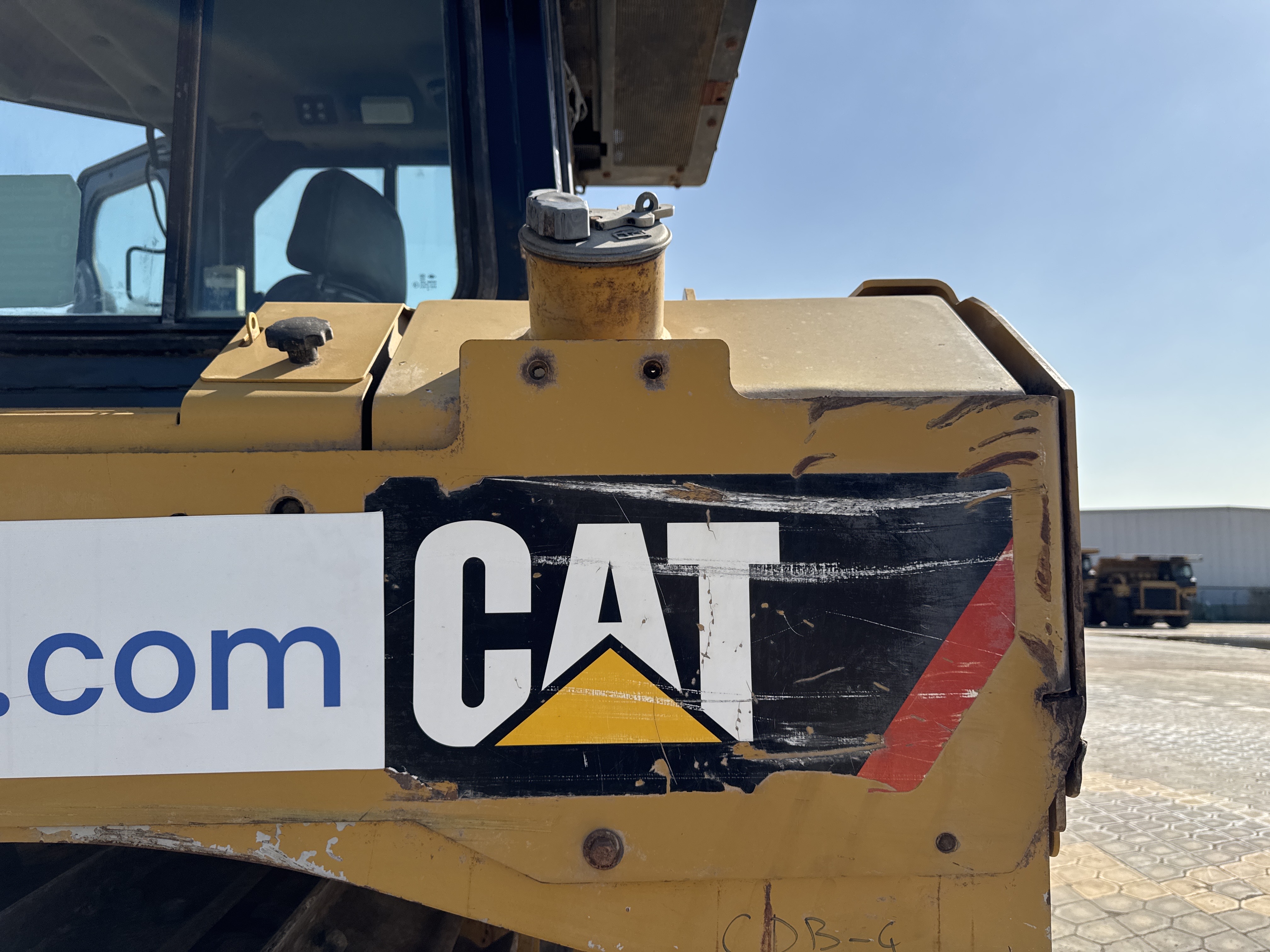CDB-004-Cat-D6R-2-XL-Crawler-dozers-inspection-Engine-Fuel-tank-2
