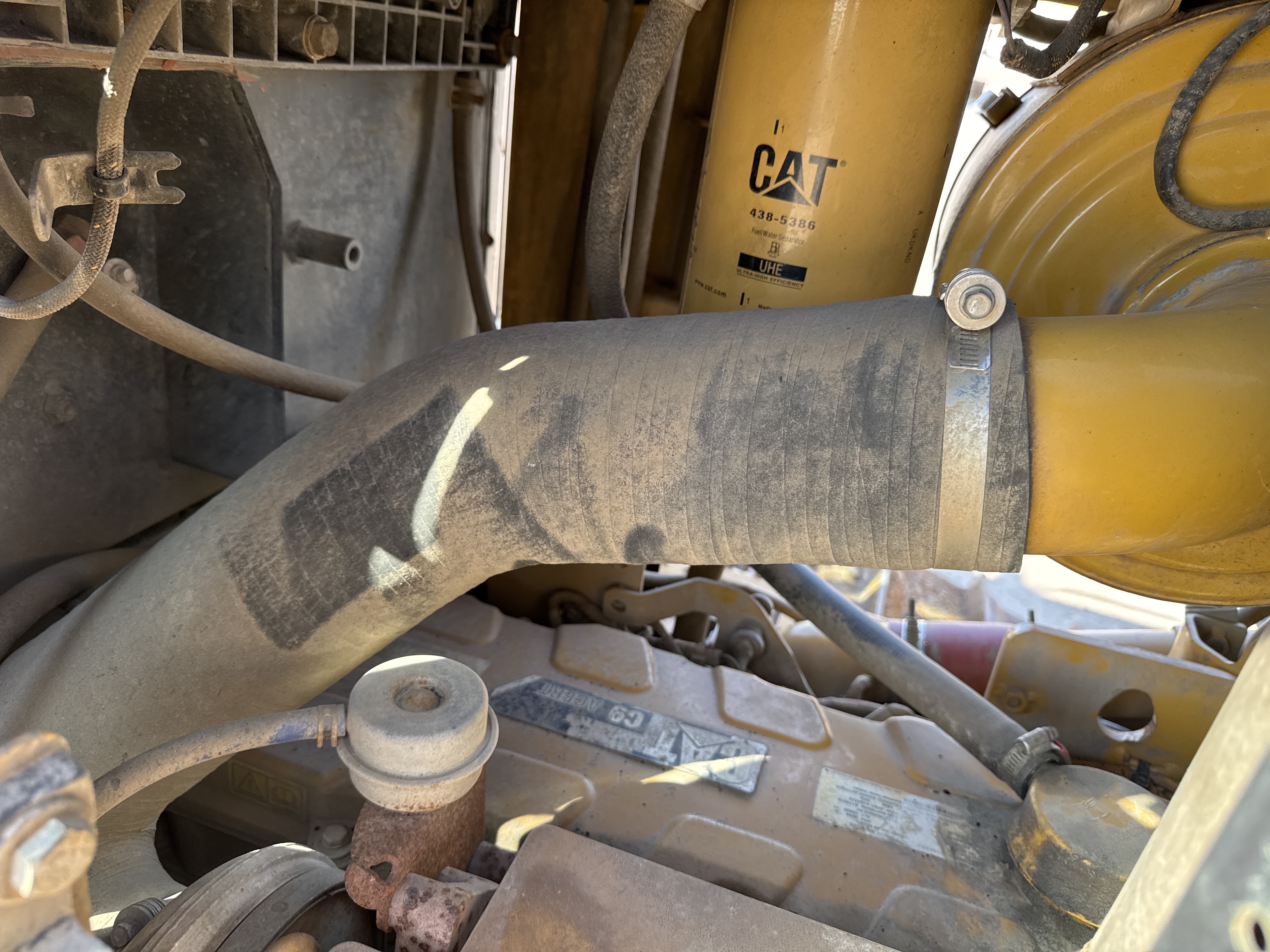 CDB-004-Cat-D6R-2-XL-Crawler-dozers-inspection-Engine-Exhaust-system-2