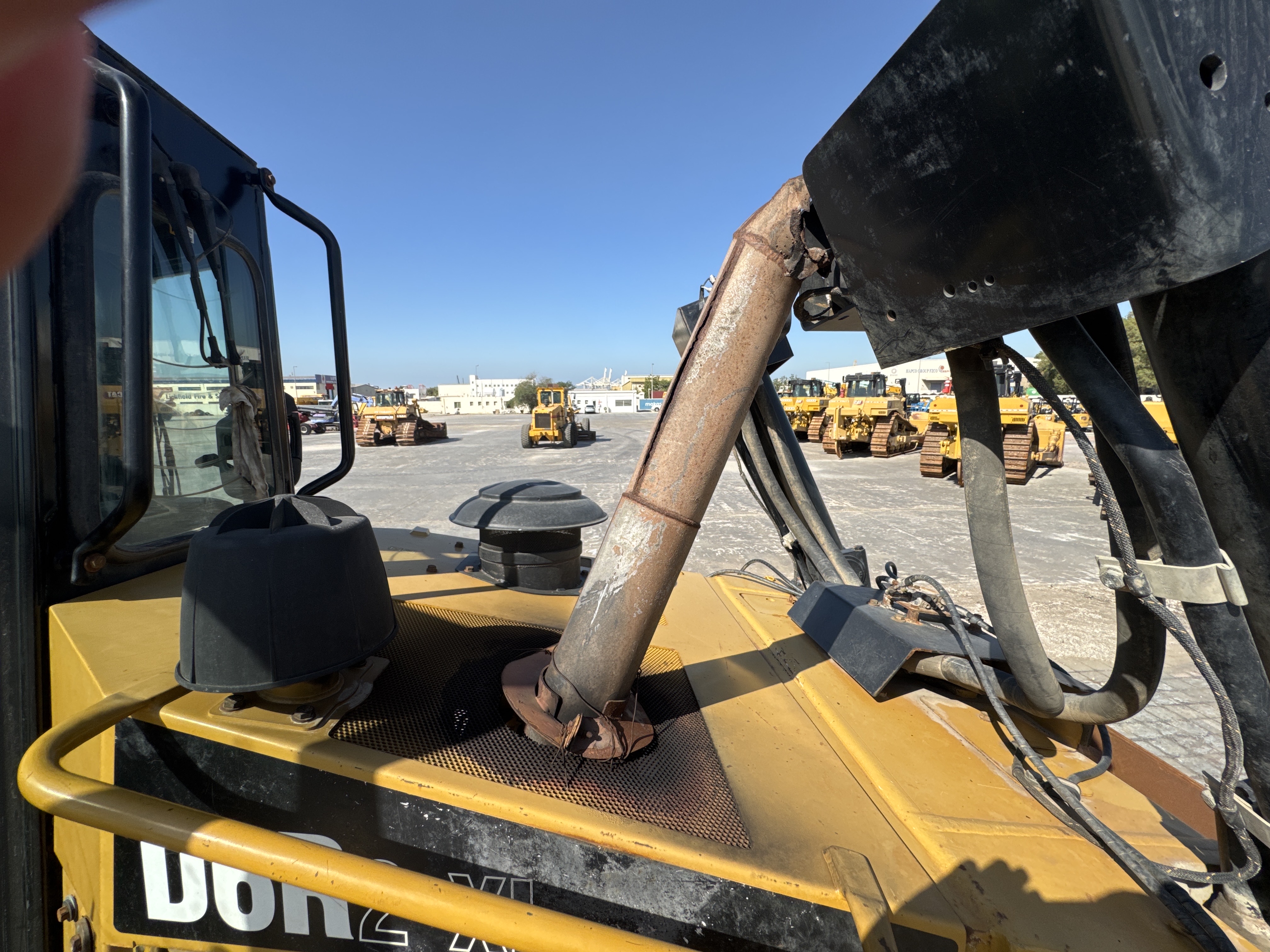 CDB-004-Cat-D6R-2-XL-Crawler-dozers-inspection-Engine-Exhaust-system-2