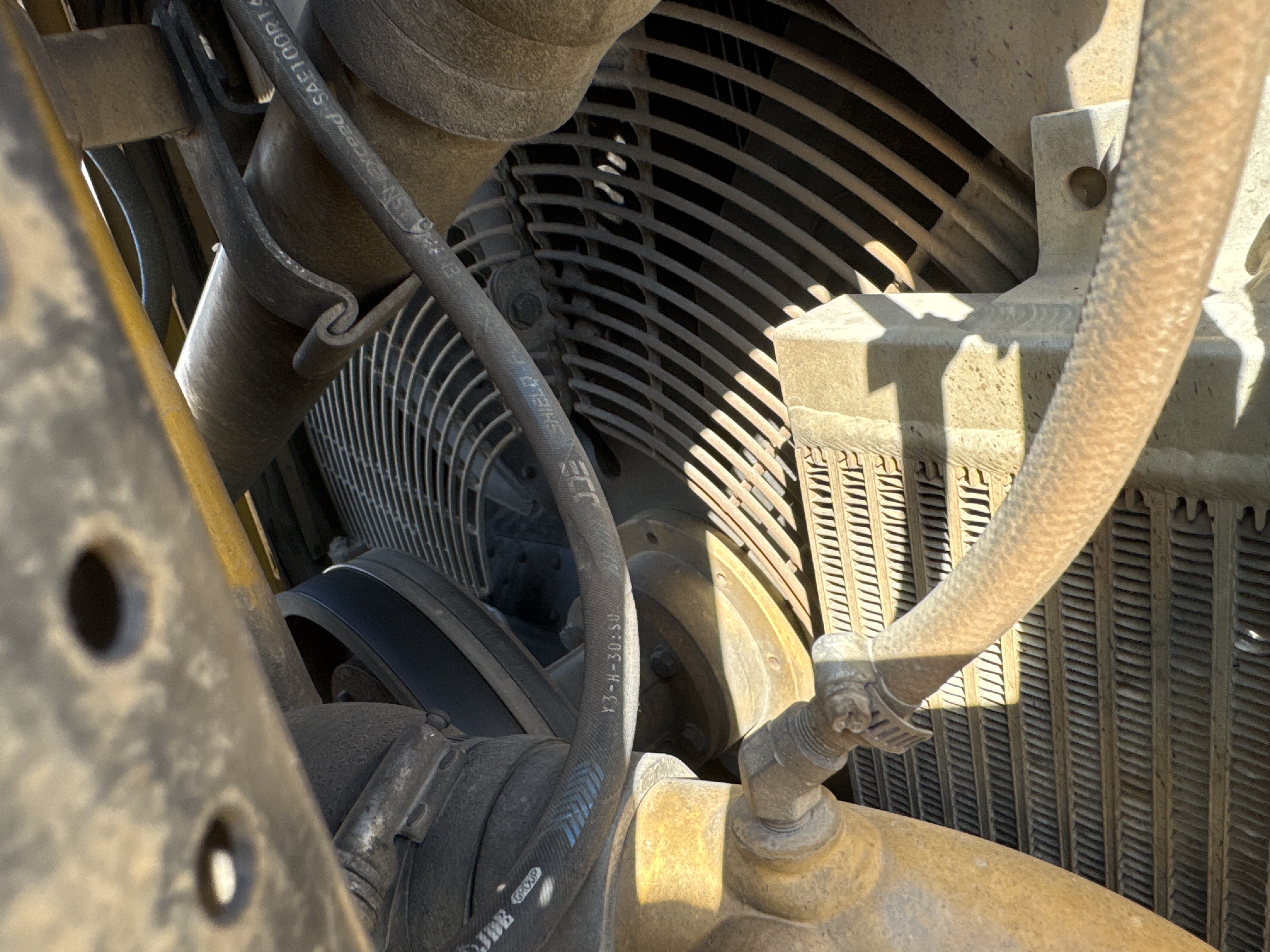 CDB-004-Cat-D6R-2-XL-Crawler-dozers-inspection-Engine-Radiator,-condenser,-intercooler,-hydraulic-cooler-2