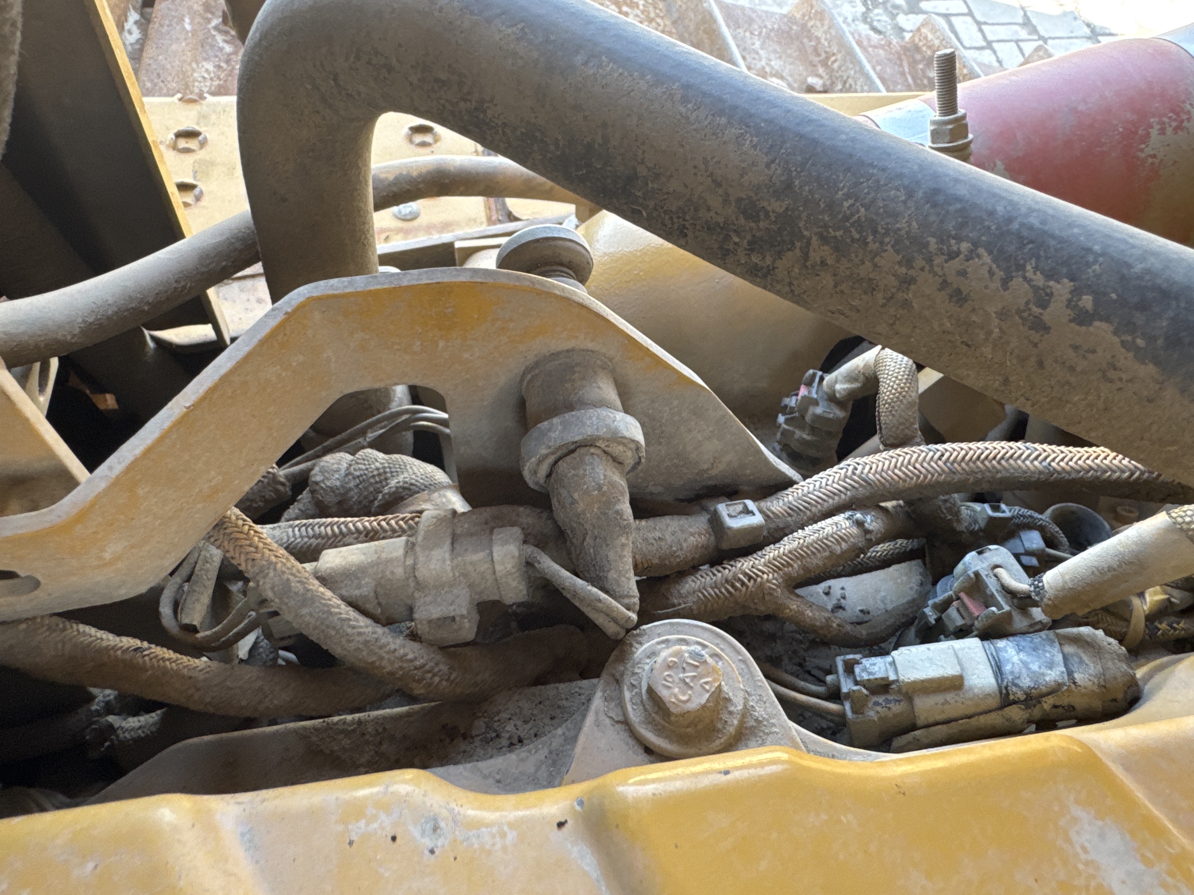 CDB-004-Cat-D6R-2-XL-Crawler-dozers-inspection-Engine-Fuel-leaks-2