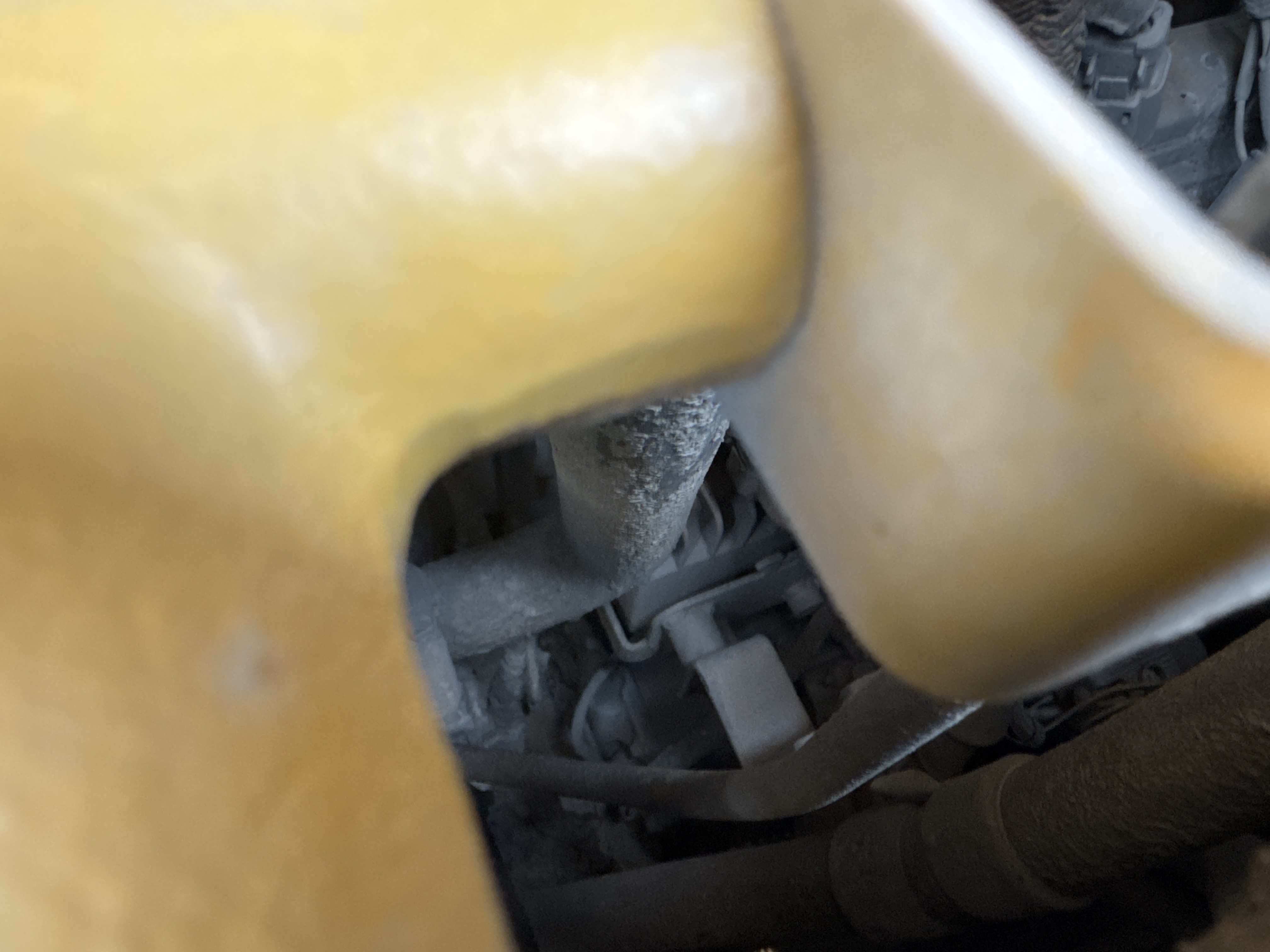 CDB-004-Cat-D6R-2-XL-Crawler-dozers-inspection-Engine-Engine-oil-leaks-2