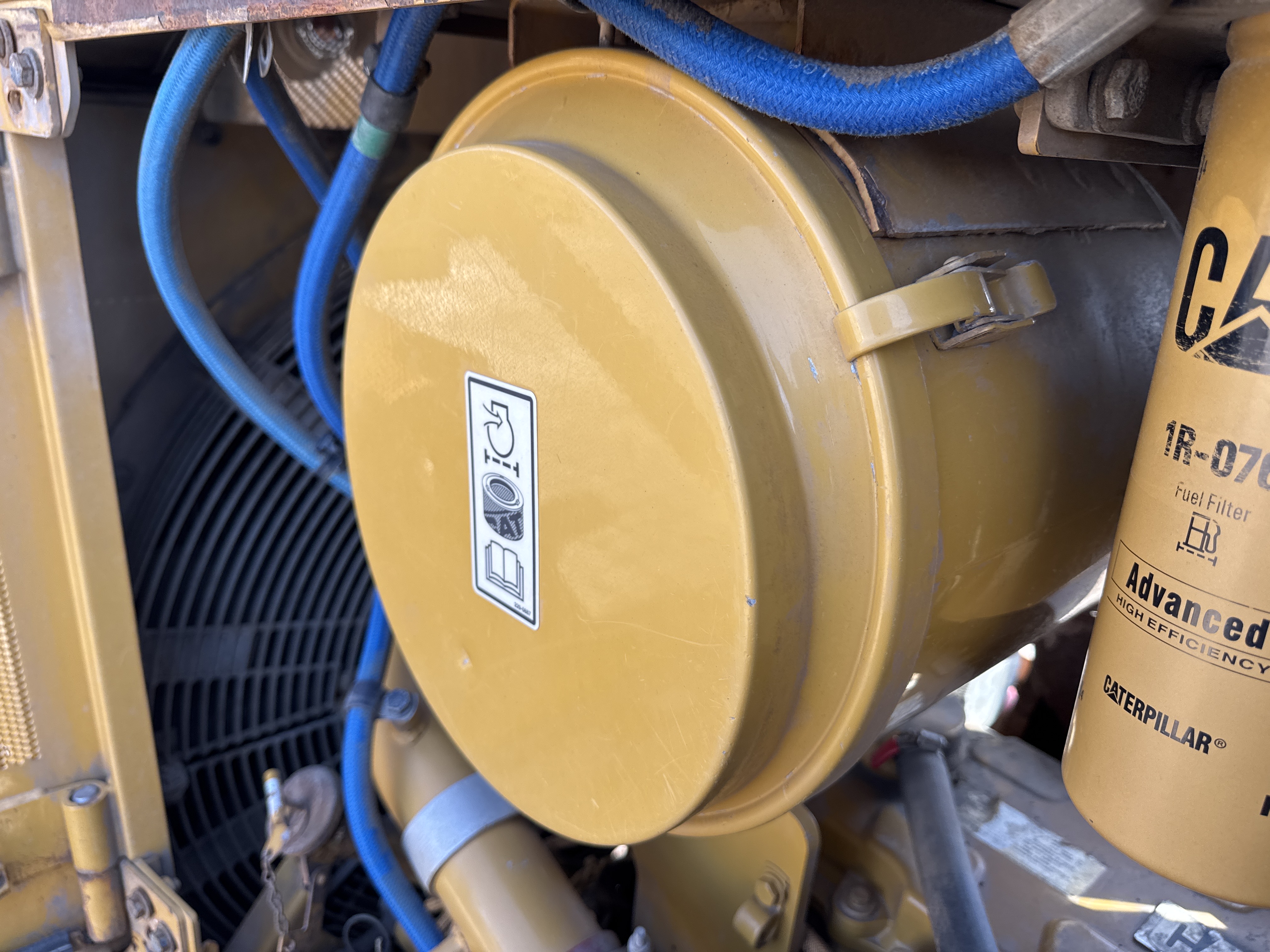 CDB-004-Cat-D6R-2-XL-Crawler-dozers-inspection-Engine-Air-intake-system-2