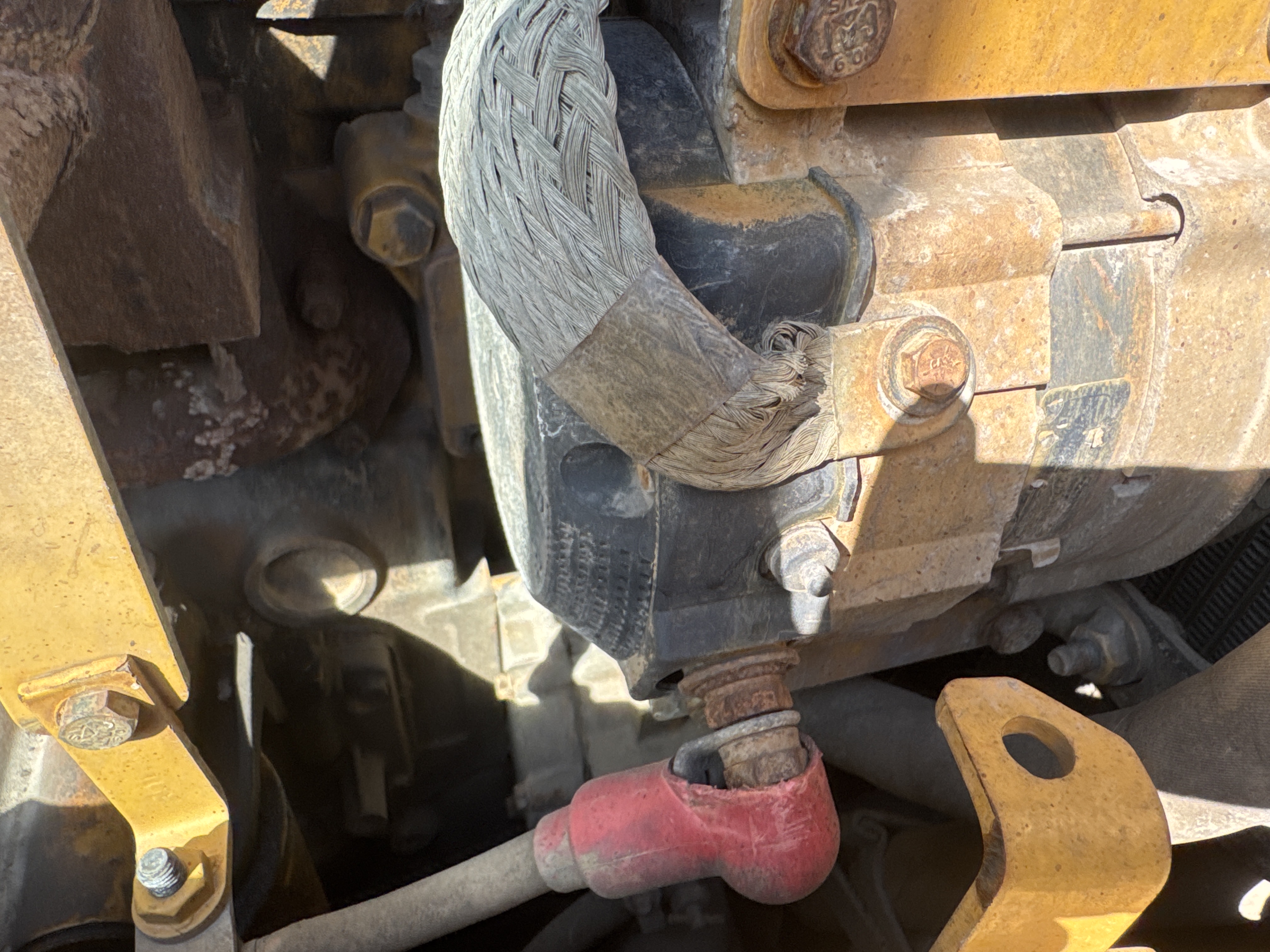 CDB-004-Cat-D6R-2-XL-Crawler-dozers-inspection-Hydraulics-Wiring-harness-2