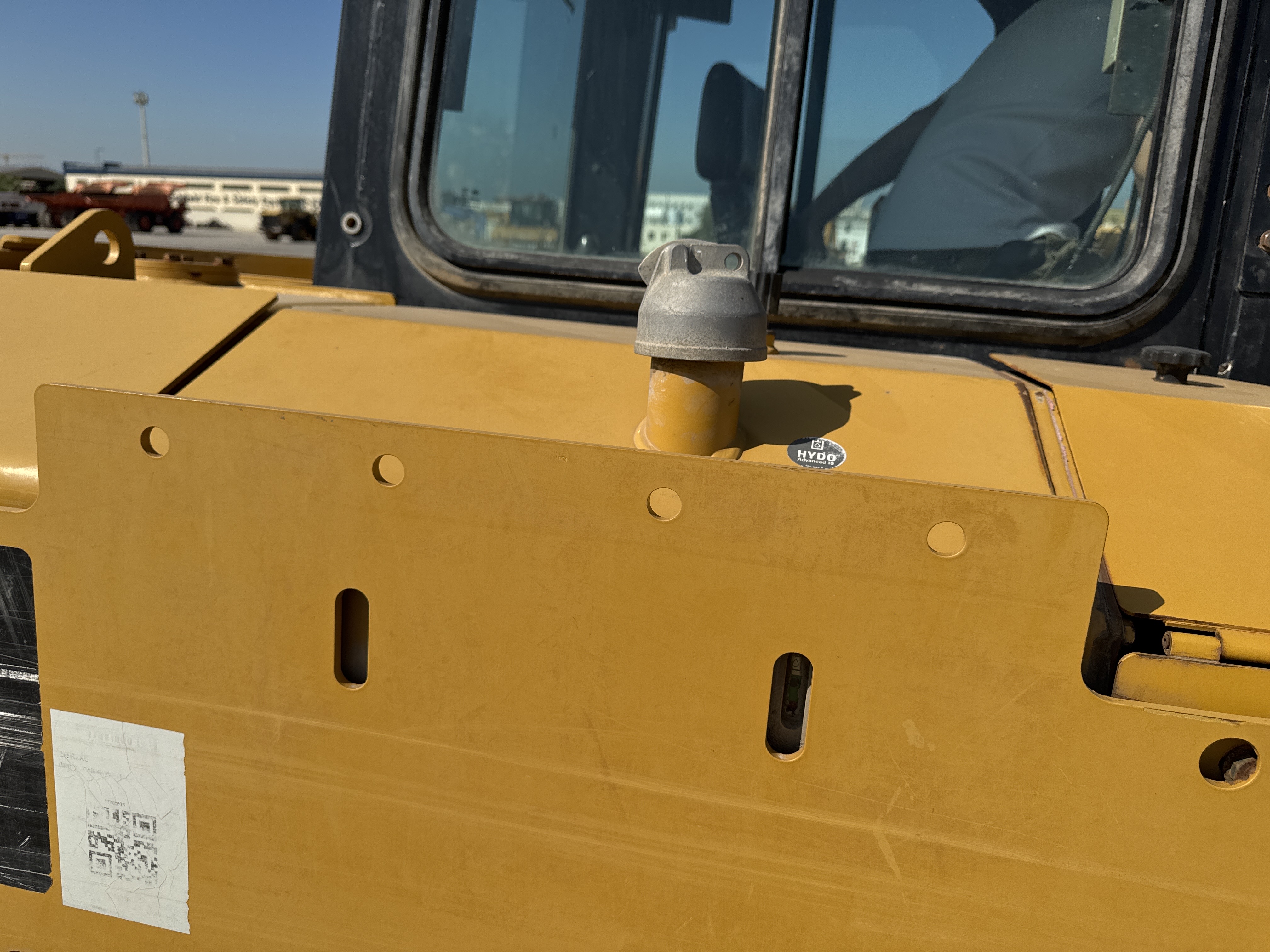 CDB-004-Cat-D6R-2-XL-Crawler-dozers-inspection-Hydraulics-Hydraulic-Tank-2