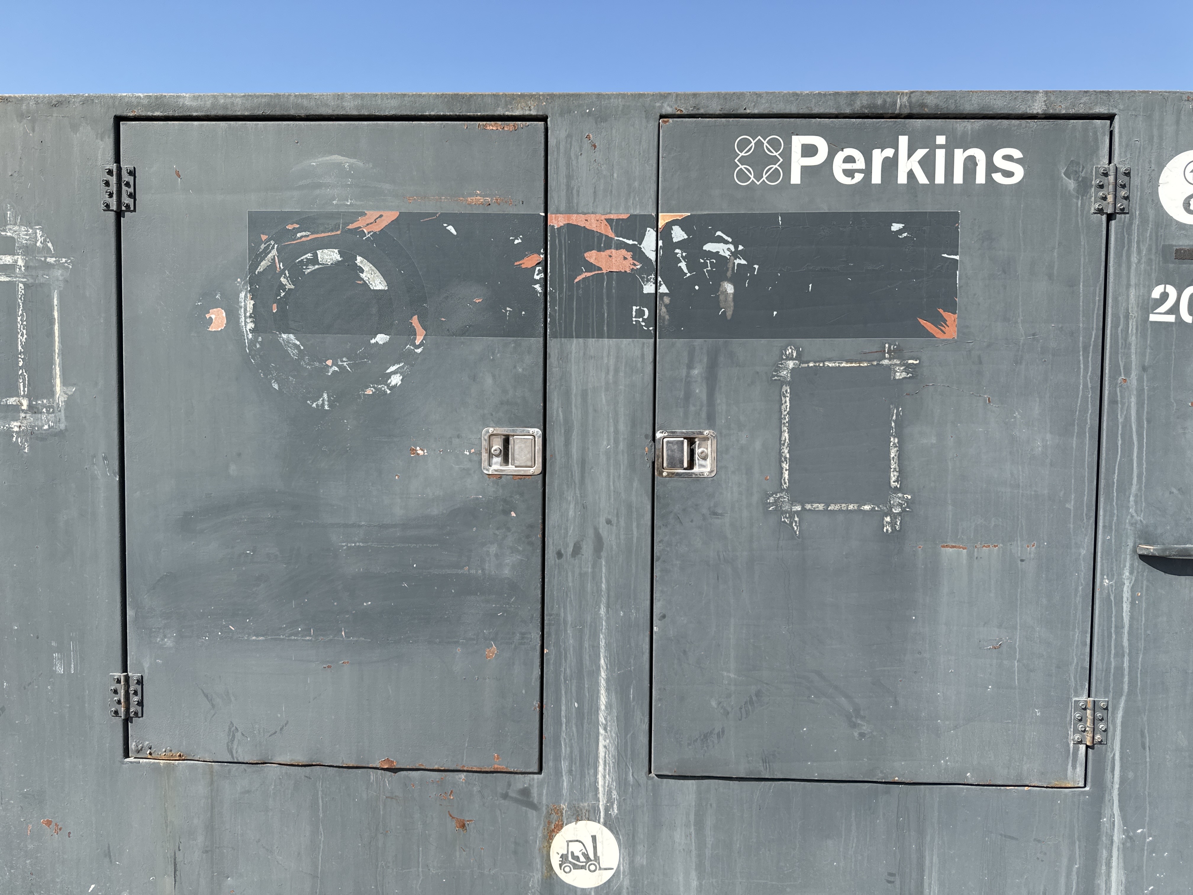 SGG-001-Perkins-200-KVA-Stationary-generators-inspection-Structure-Doors-2