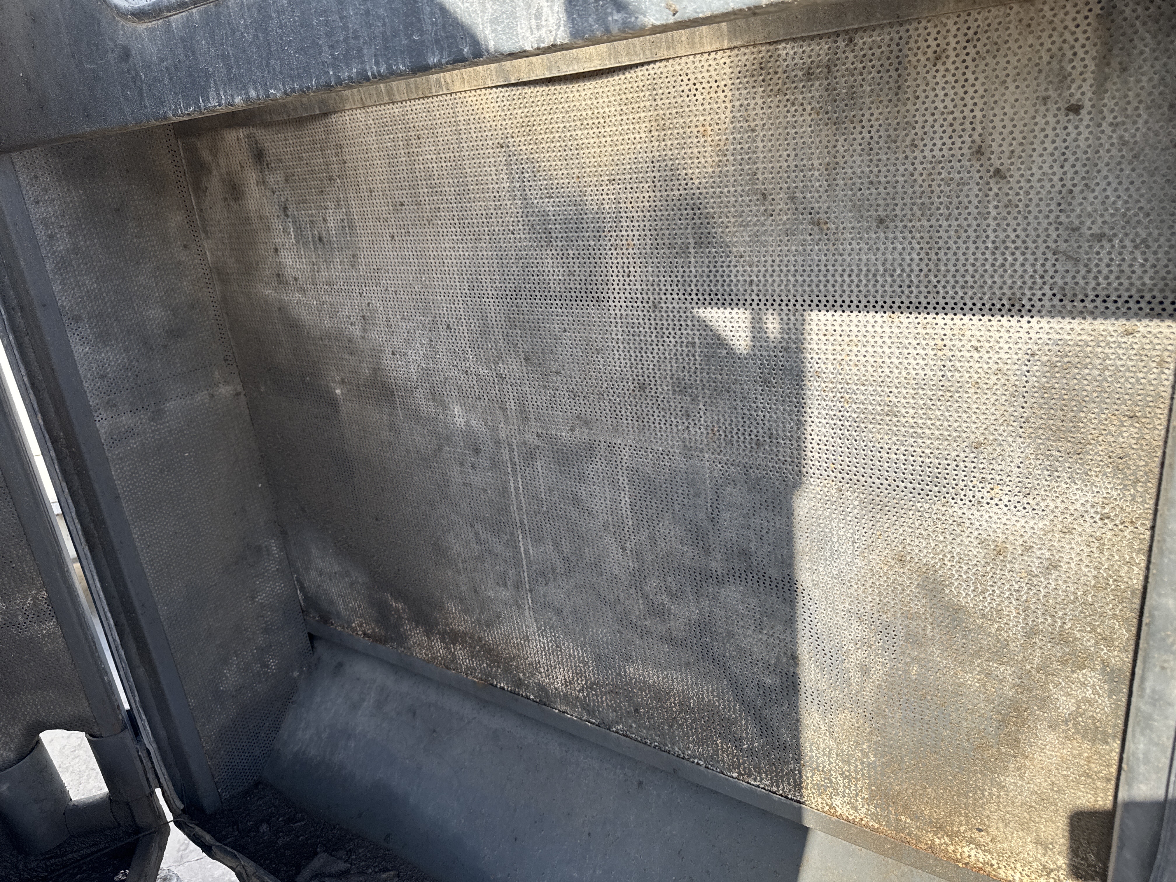 SGG-001-Perkins-200-KVA-Stationary-generators-inspection-Structure-Sheet-metal-(fiberglass)-2