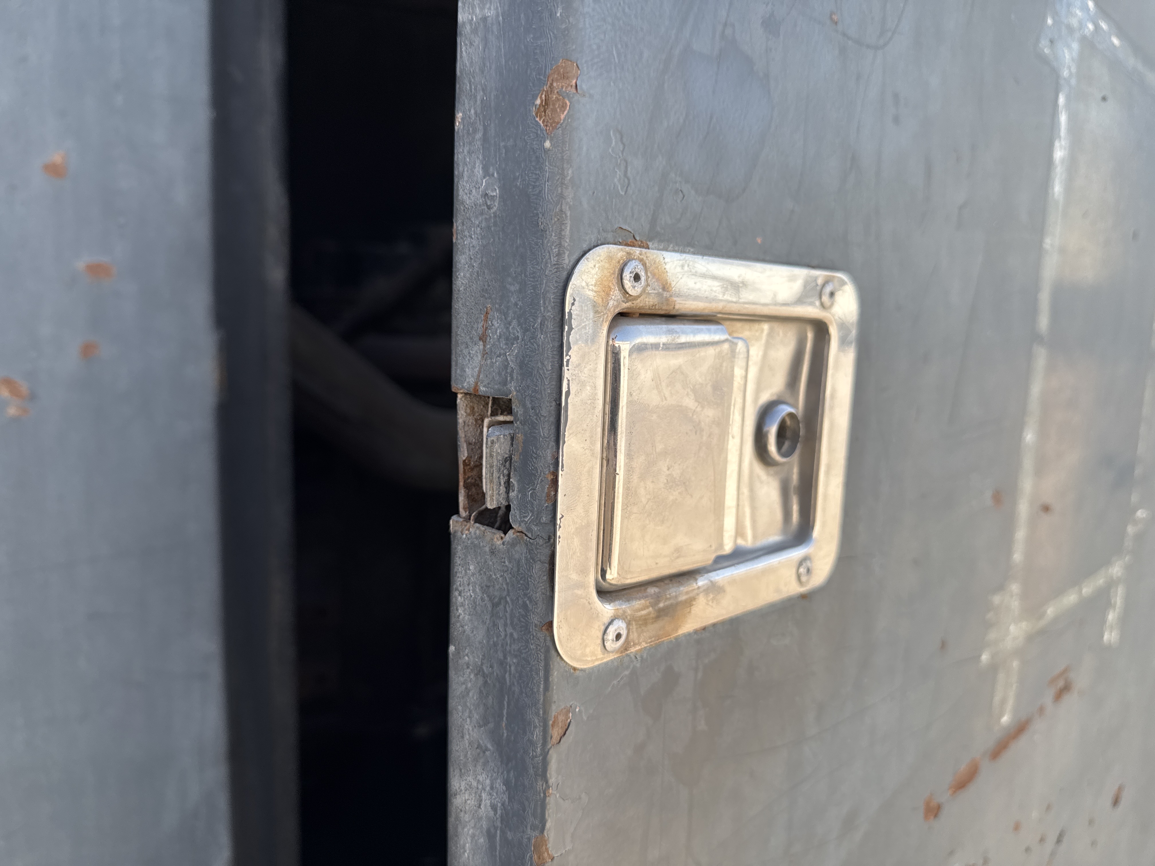 SGG-001-Perkins-200-KVA-Stationary-generators-inspection-Structure-Door-handles-2