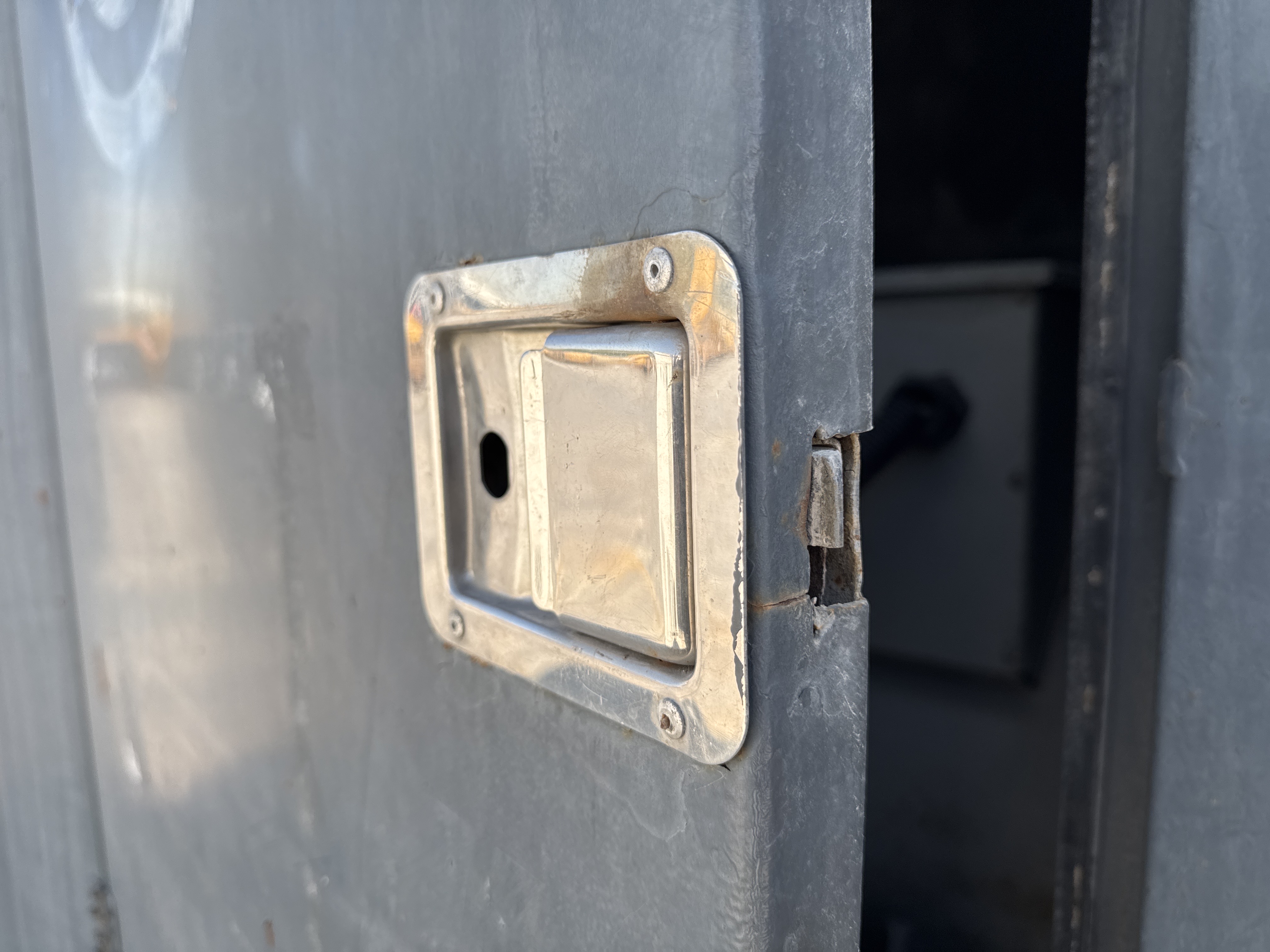SGG-001-Perkins-200-KVA-Stationary-generators-inspection-Structure-Door-handles-2