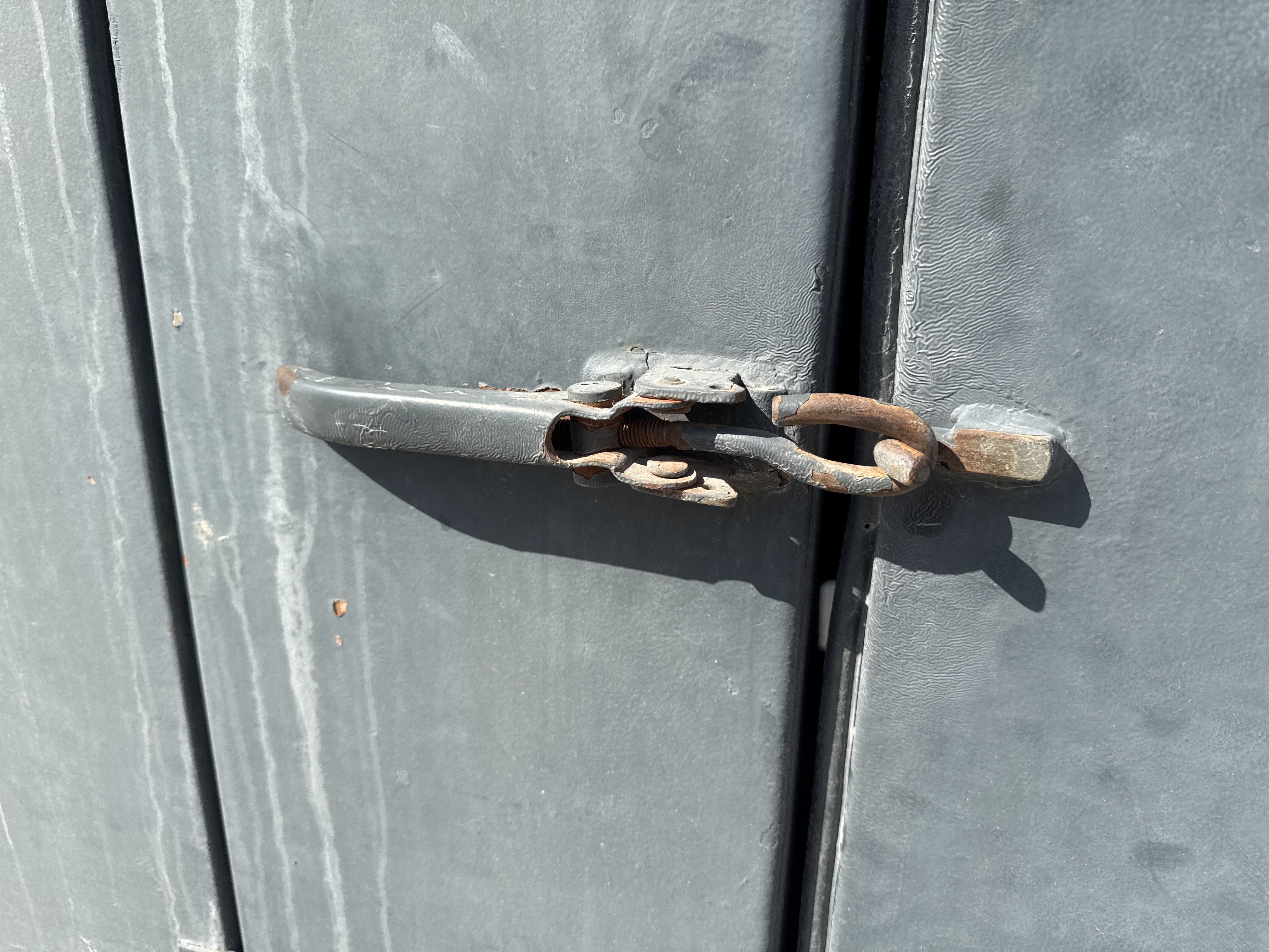 SGG-001-Perkins-200-KVA-Stationary-generators-inspection-Structure-Door-handles-2
