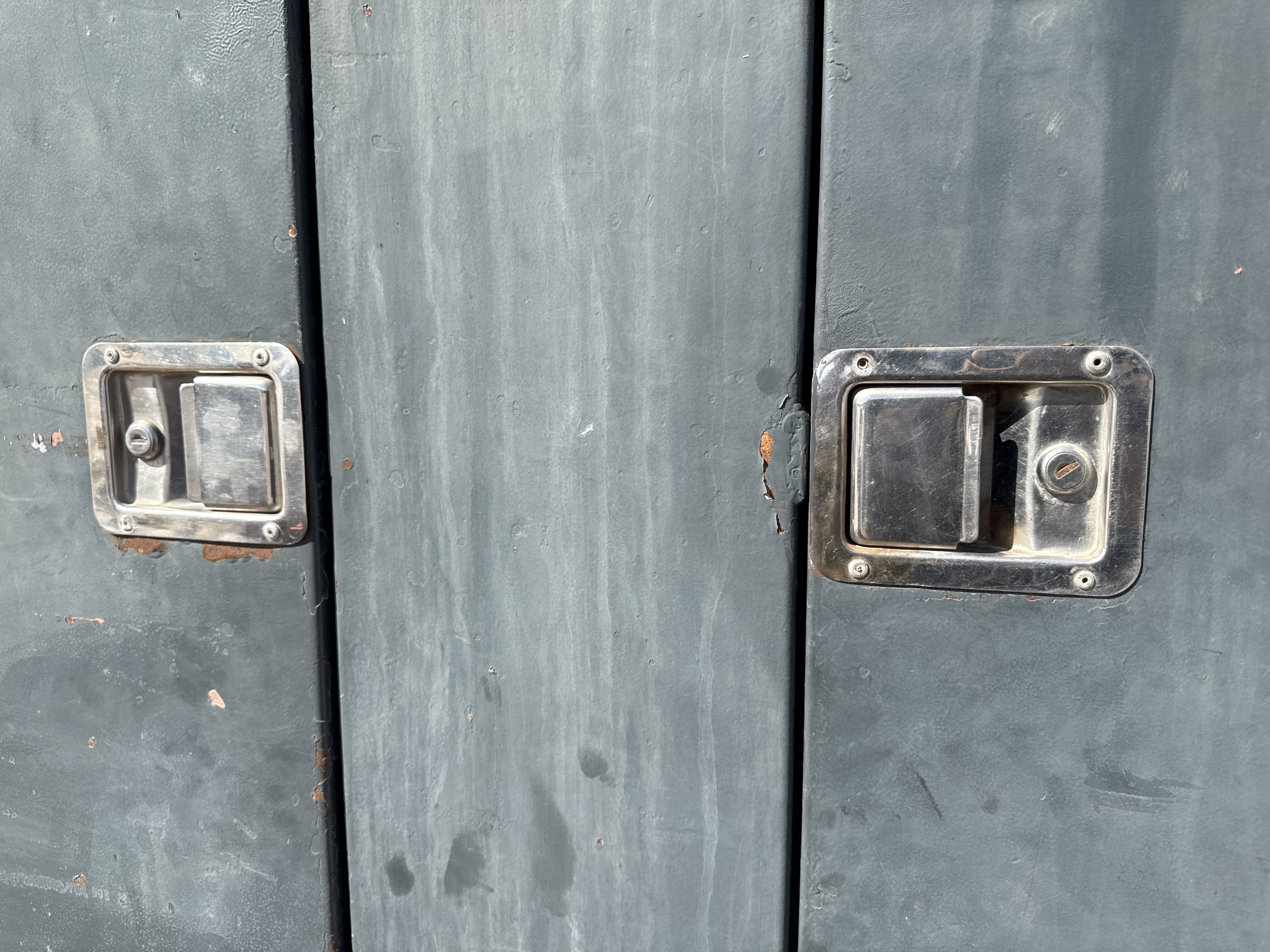 SGG-001-Perkins-200-KVA-Stationary-generators-inspection-Structure-Door-handles-2