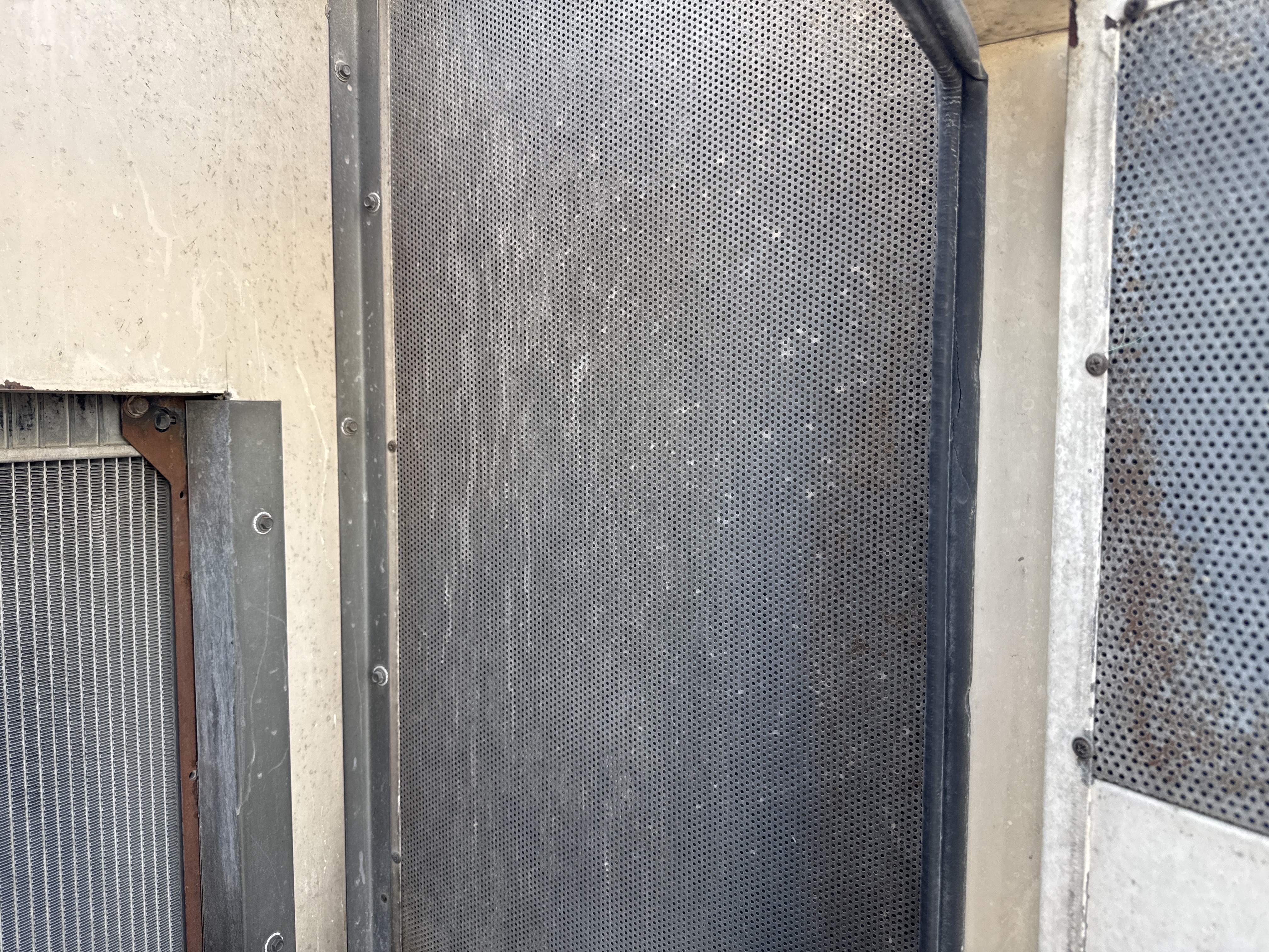 SGG-002-Perkins-100-KVA-Stationary-generators-inspection-Structure-Sheet-metal-(fiberglass)-2