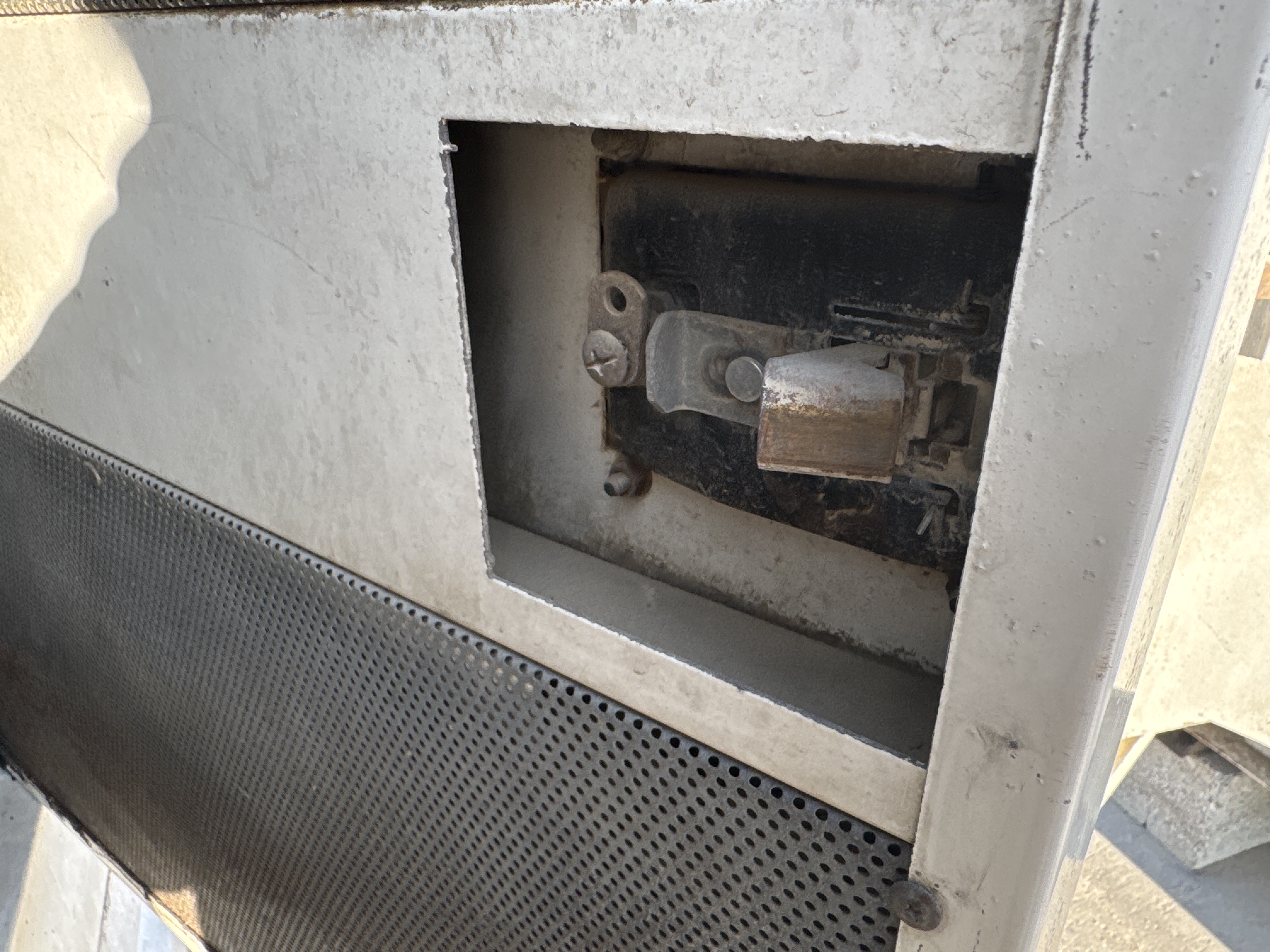 SGG-002-Perkins-100-KVA-Stationary-generators-inspection-Structure-Door-handles-2