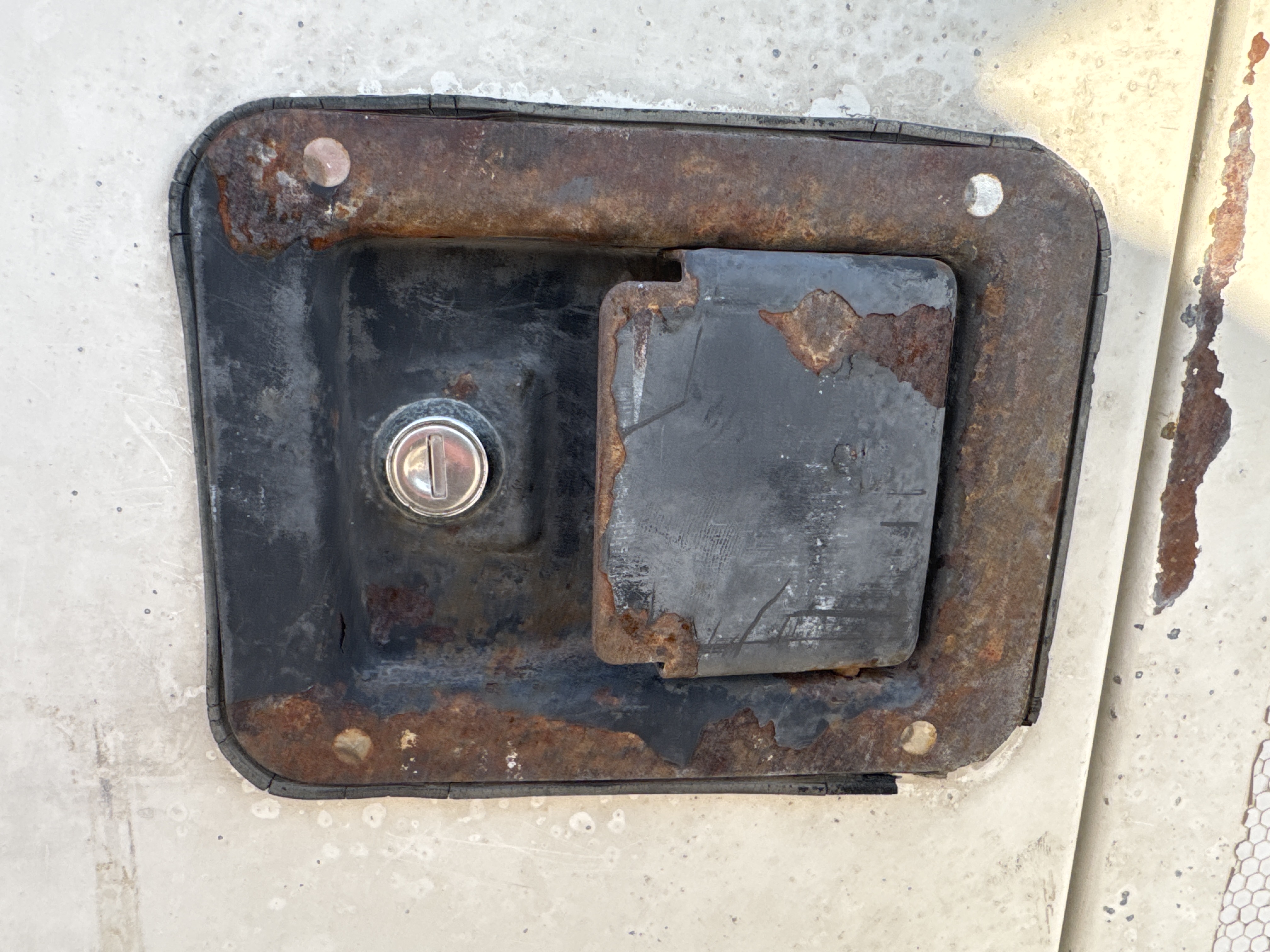 SGG-002-Perkins-100-KVA-Stationary-generators-inspection-Structure-Door-handles-2