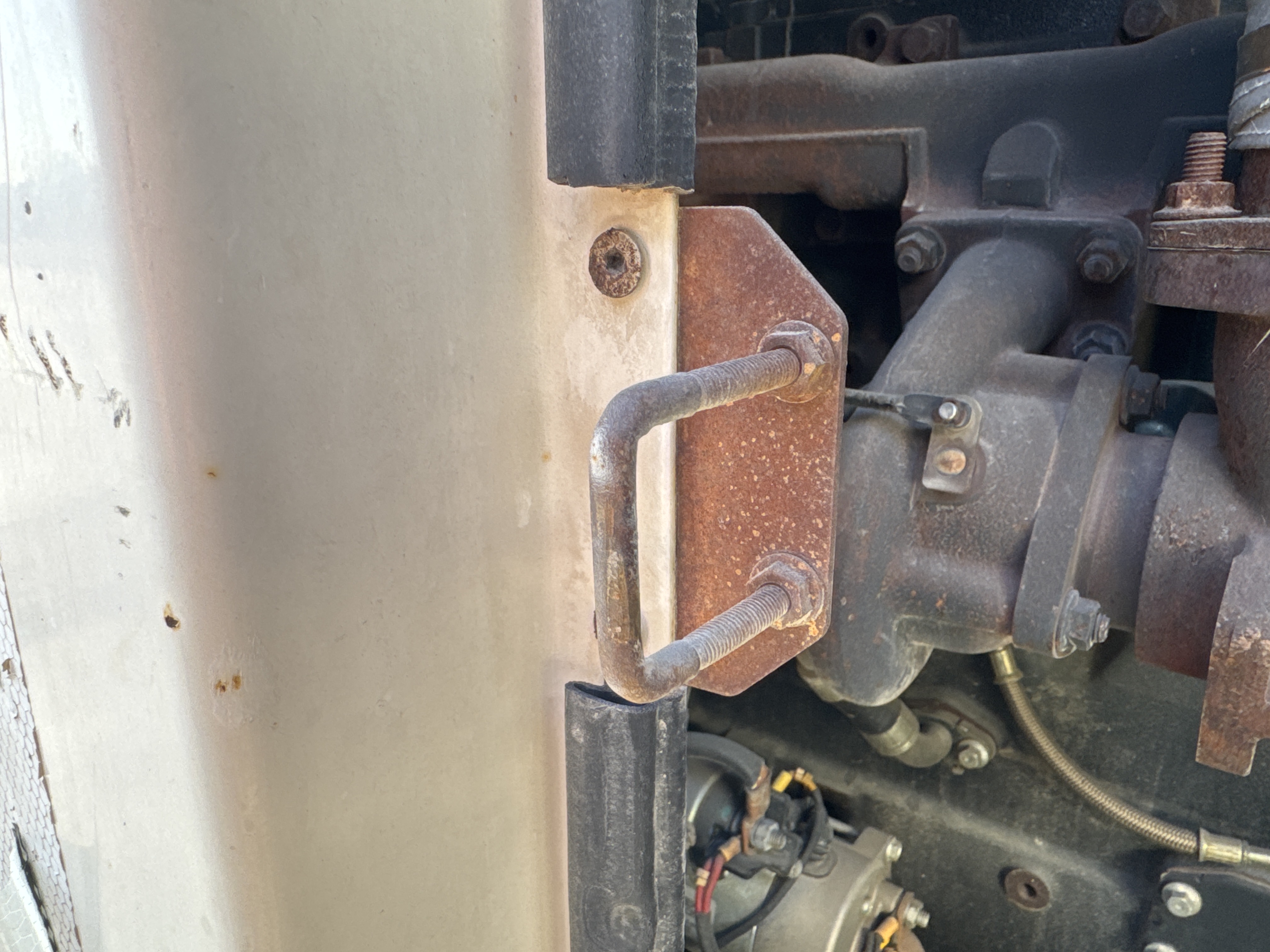 SGG-002-Perkins-100-KVA-Stationary-generators-inspection-Structure-Door-handles-2