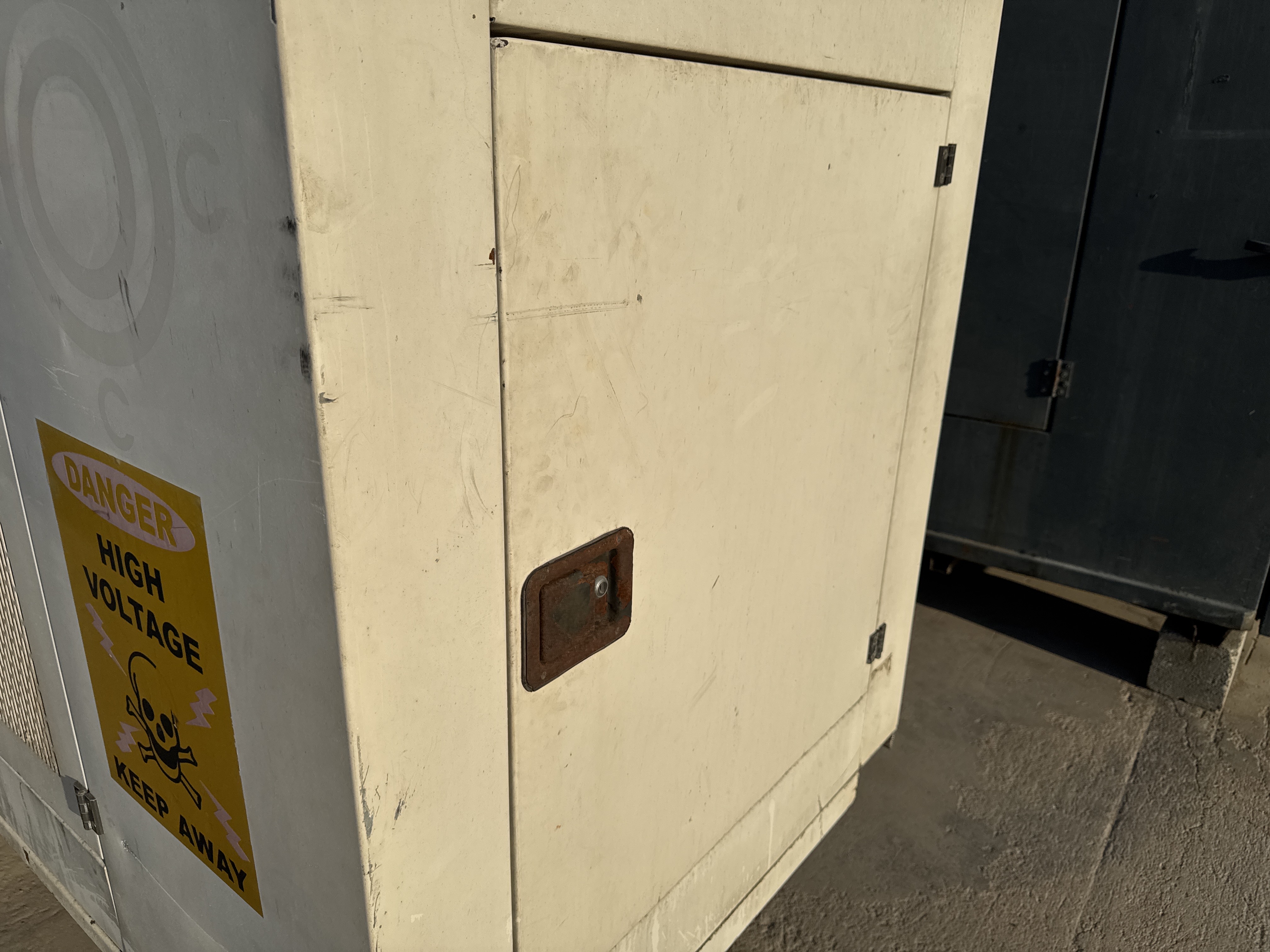 SGG-003-Perkins-100-KVA-Stationary-generators-inspection-Structure-Doors-2