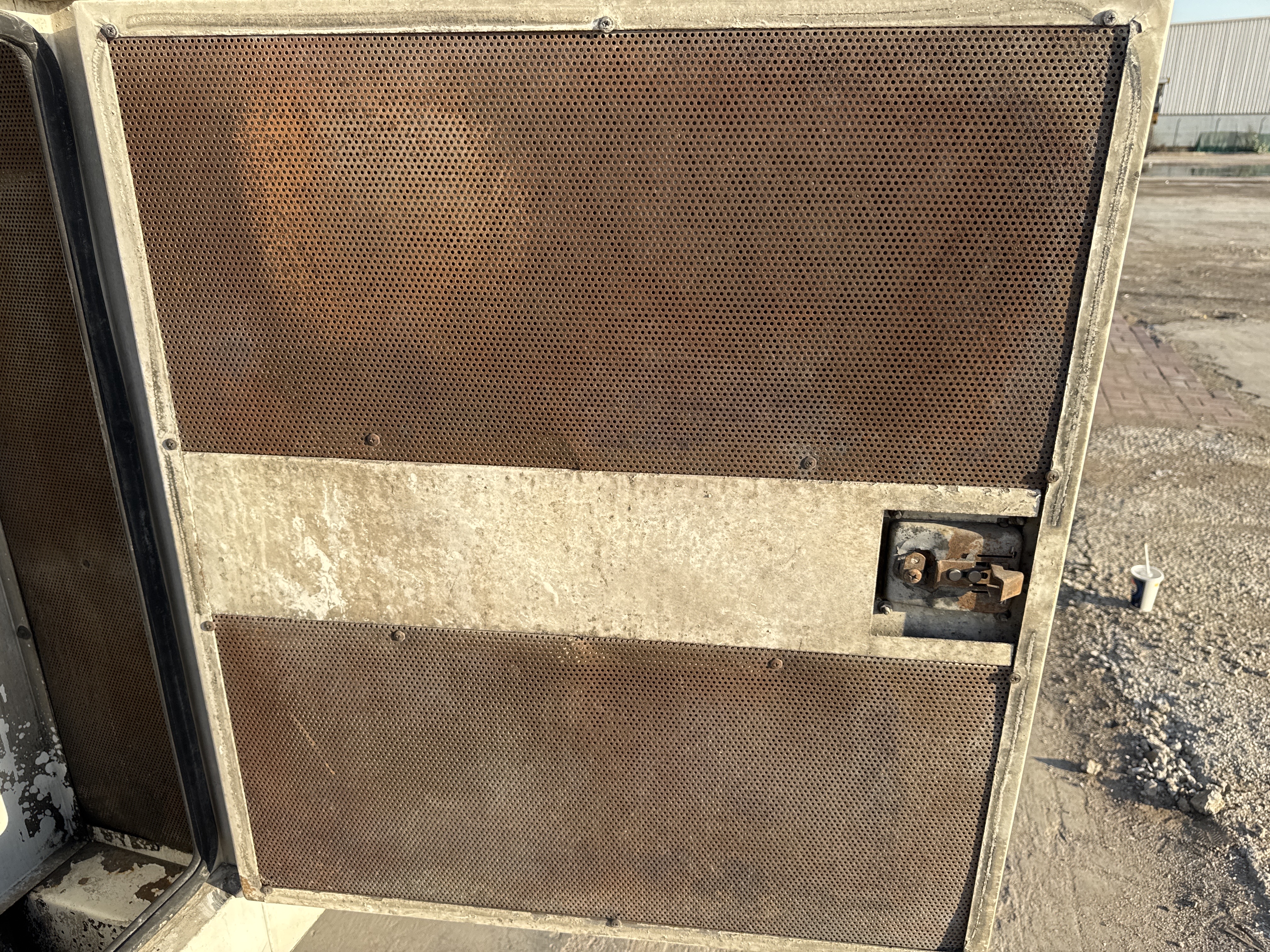 SGG-003-Perkins-100-KVA-Stationary-generators-inspection-Structure-Sheet-metal-(fiberglass)-2