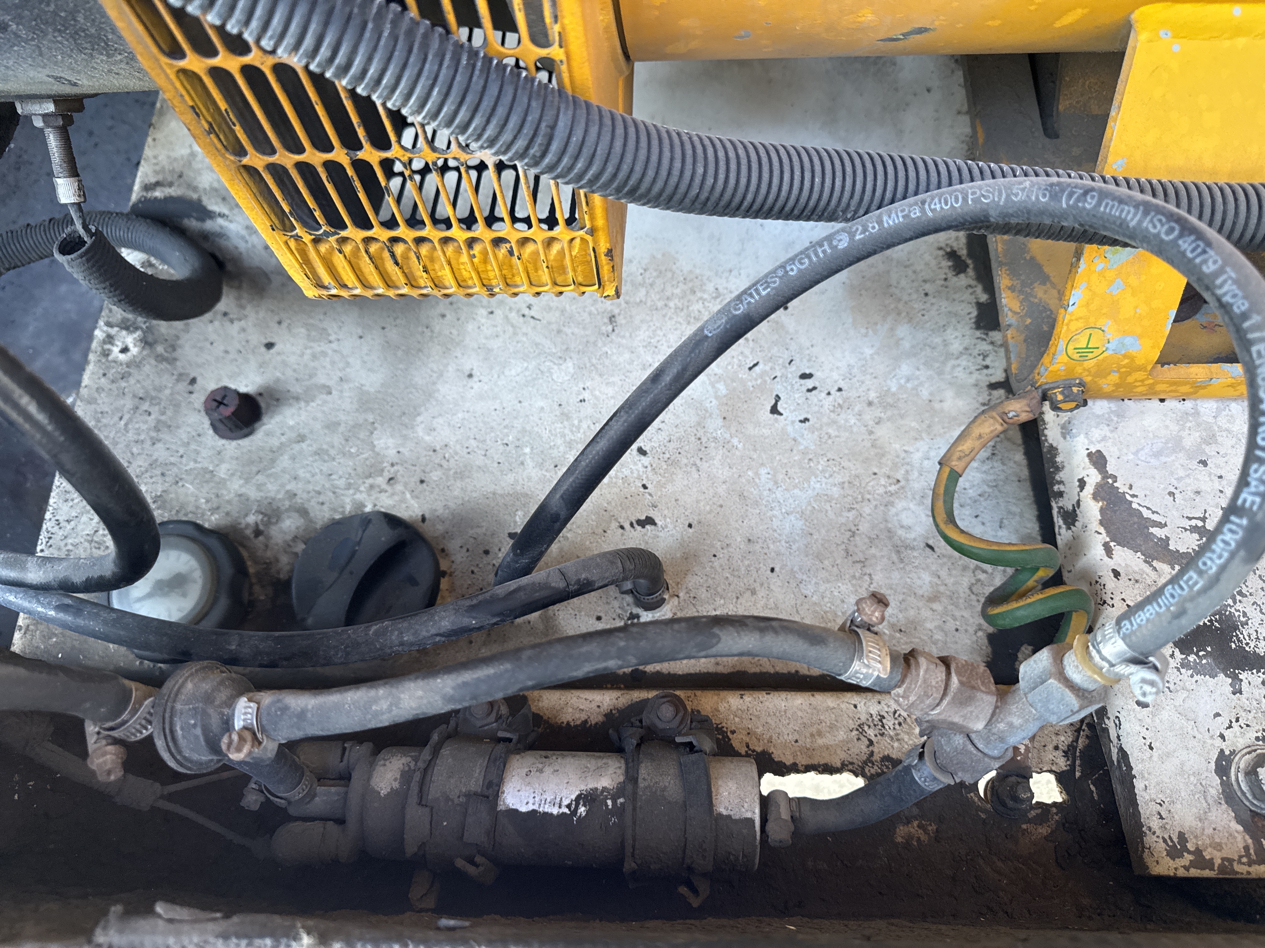 SGG-003-Perkins-100-KVA-Stationary-generators-inspection-Engine-Fuel-tank-2