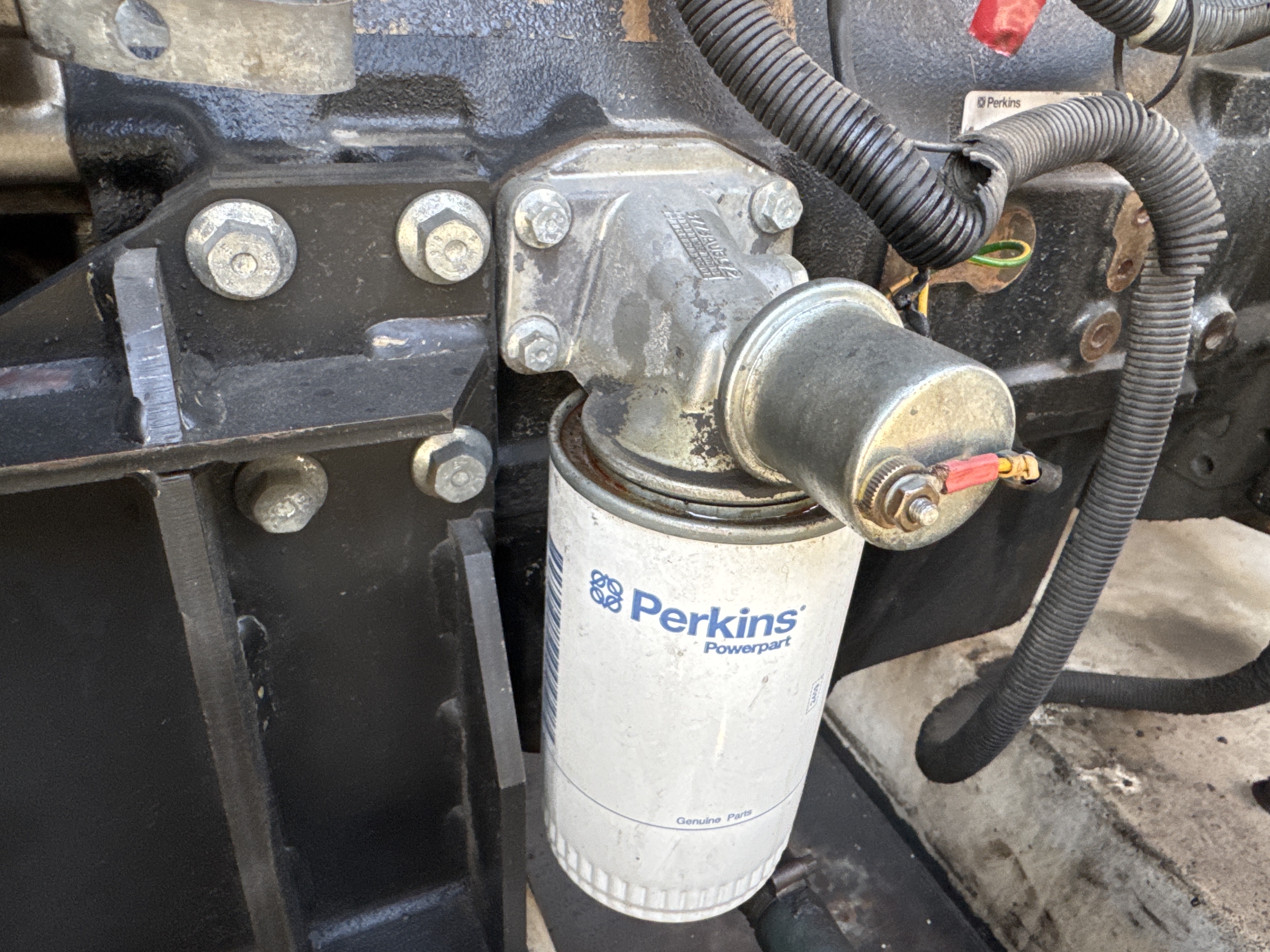 SGG-003-Perkins-100-KVA-Stationary-generators-inspection-Engine-Engine-oil-leaks-2