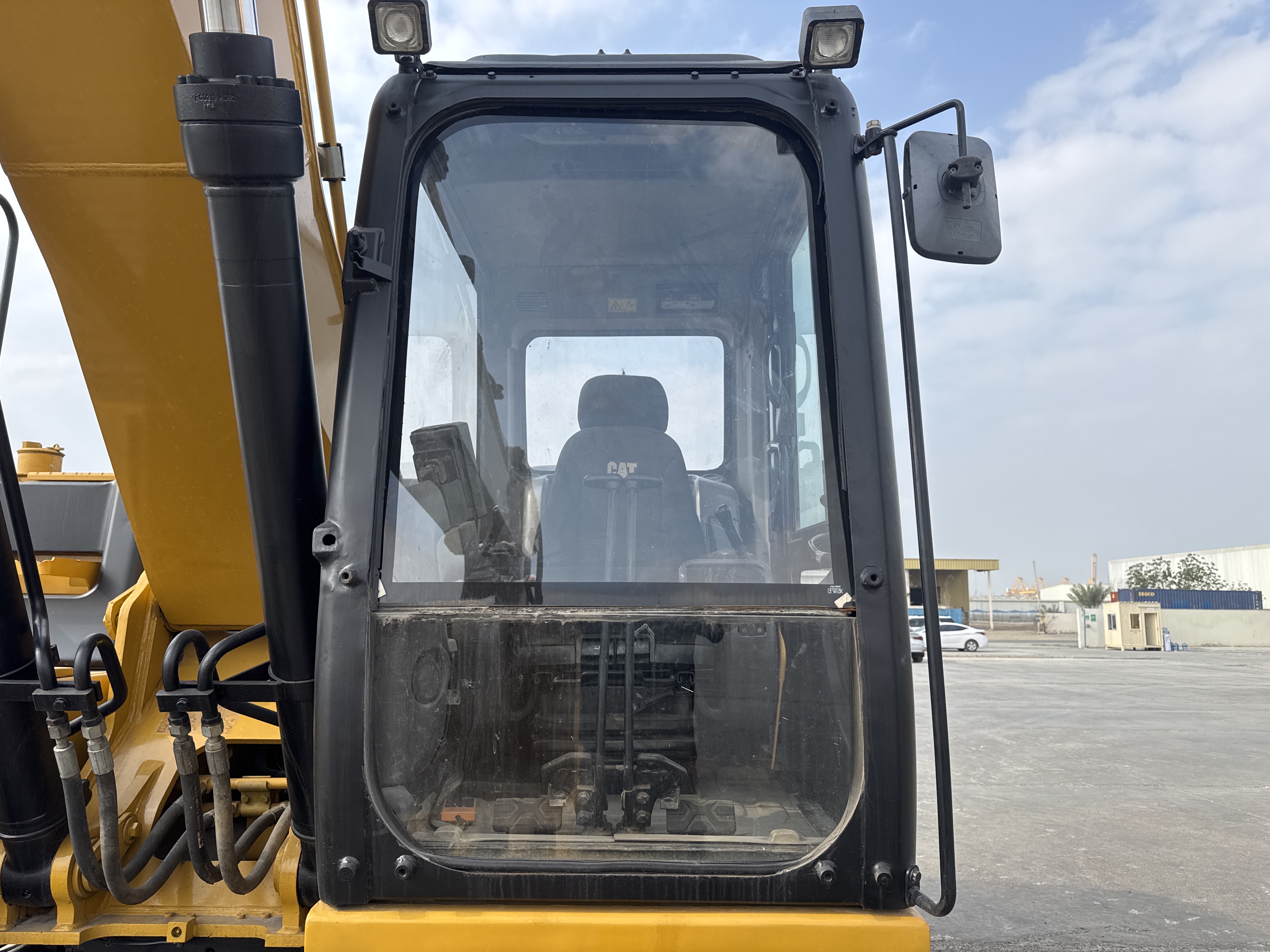 MDX-013-Cat-323D3-Medium-excavators-inspection-Safety-Glass-4