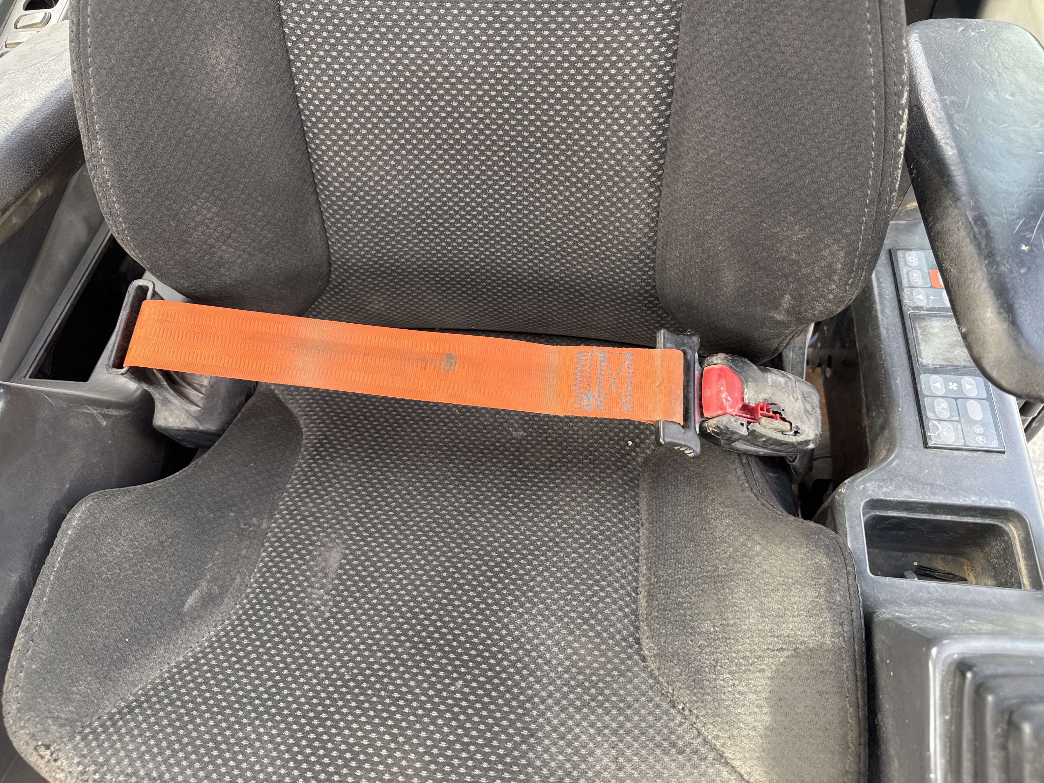 MDX-013-Cat-323D3-Medium-excavators-inspection-Safety-Seat-belts-2