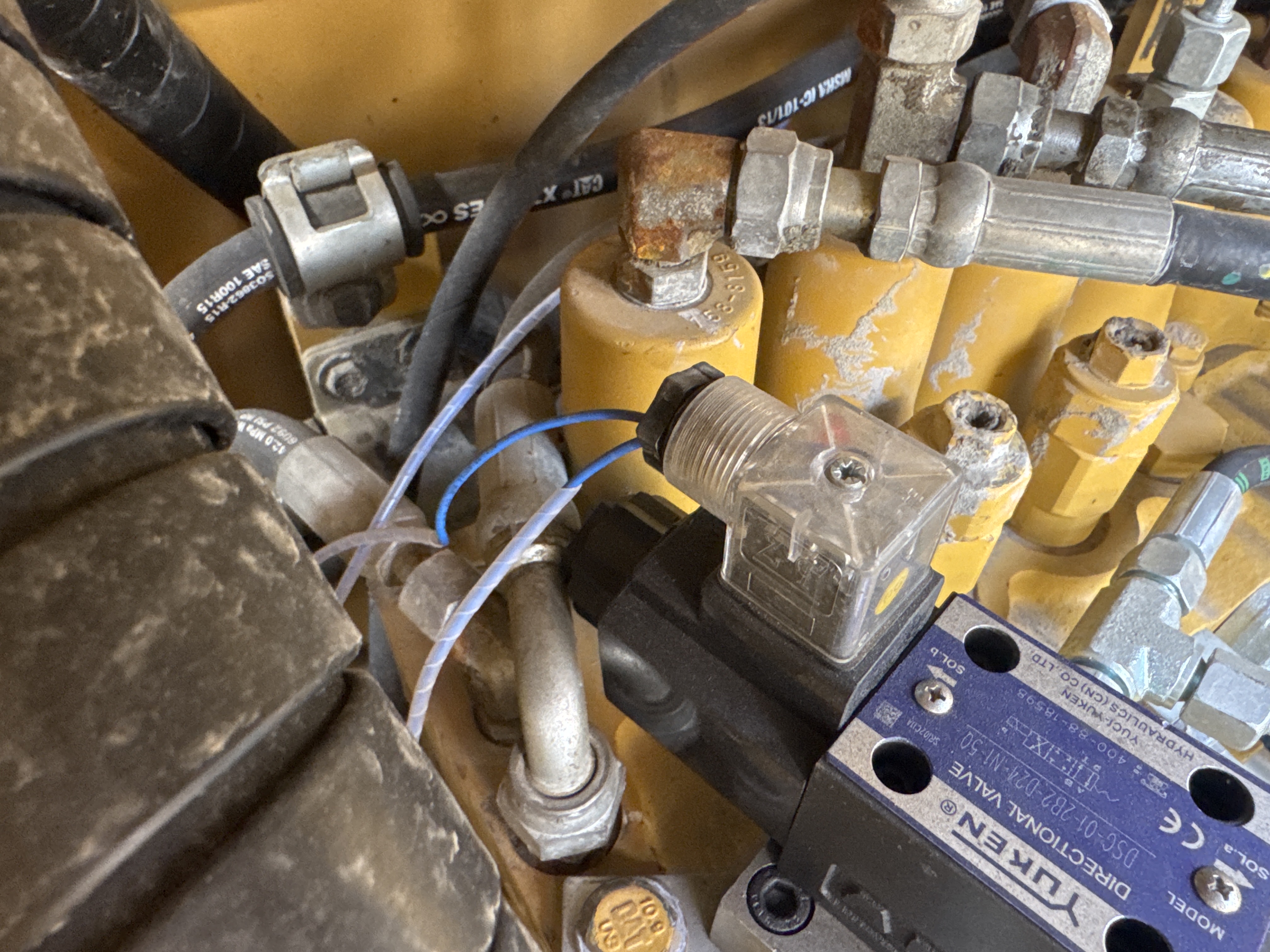 MDX-013-Cat-323D3-Medium-excavators-inspection-Hydraulics-Wiring-harness-2