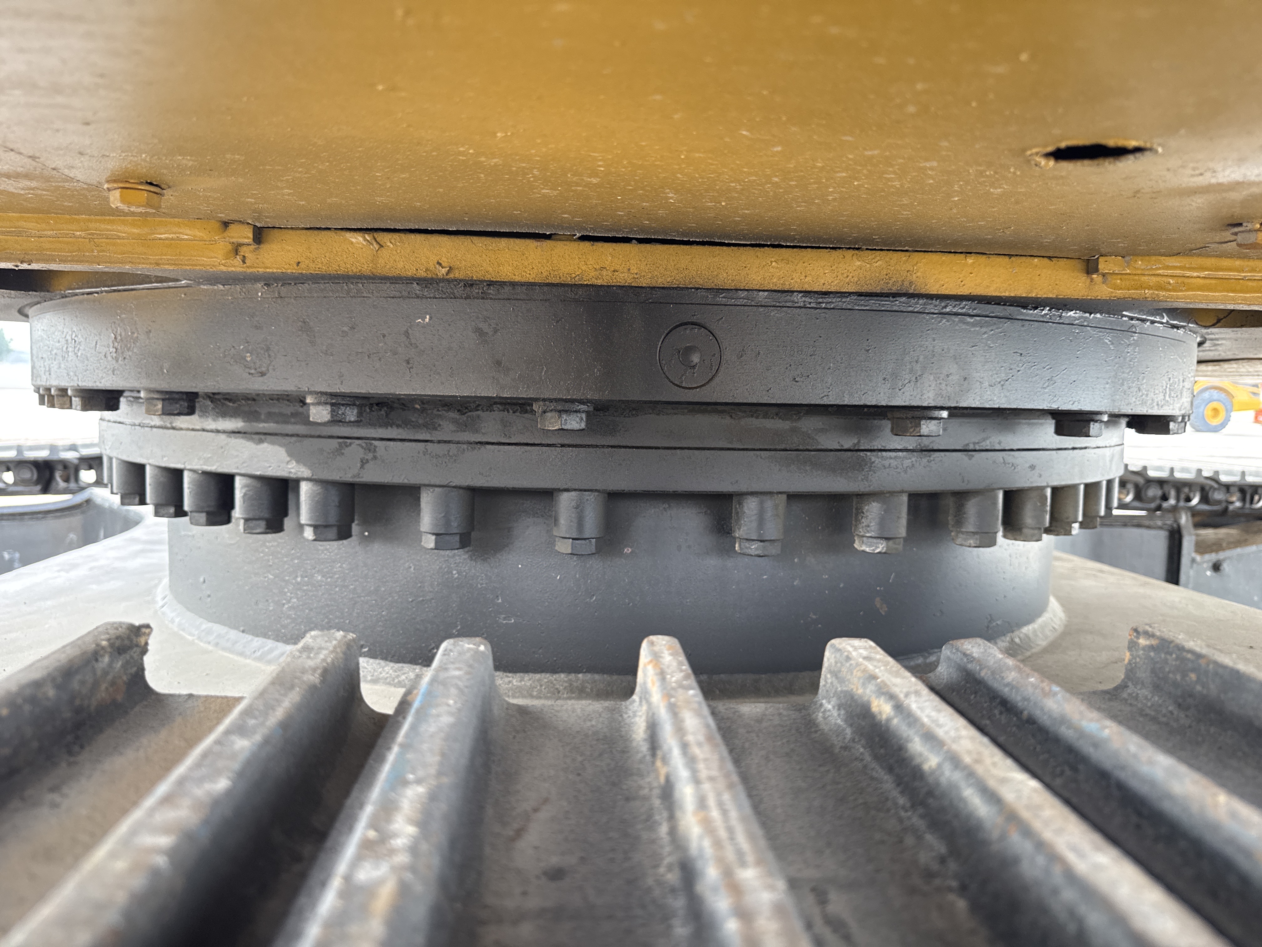 MDX-013-Cat-323D3-Medium-excavators-inspection-Hydraulics-Center-swivel-joint-2