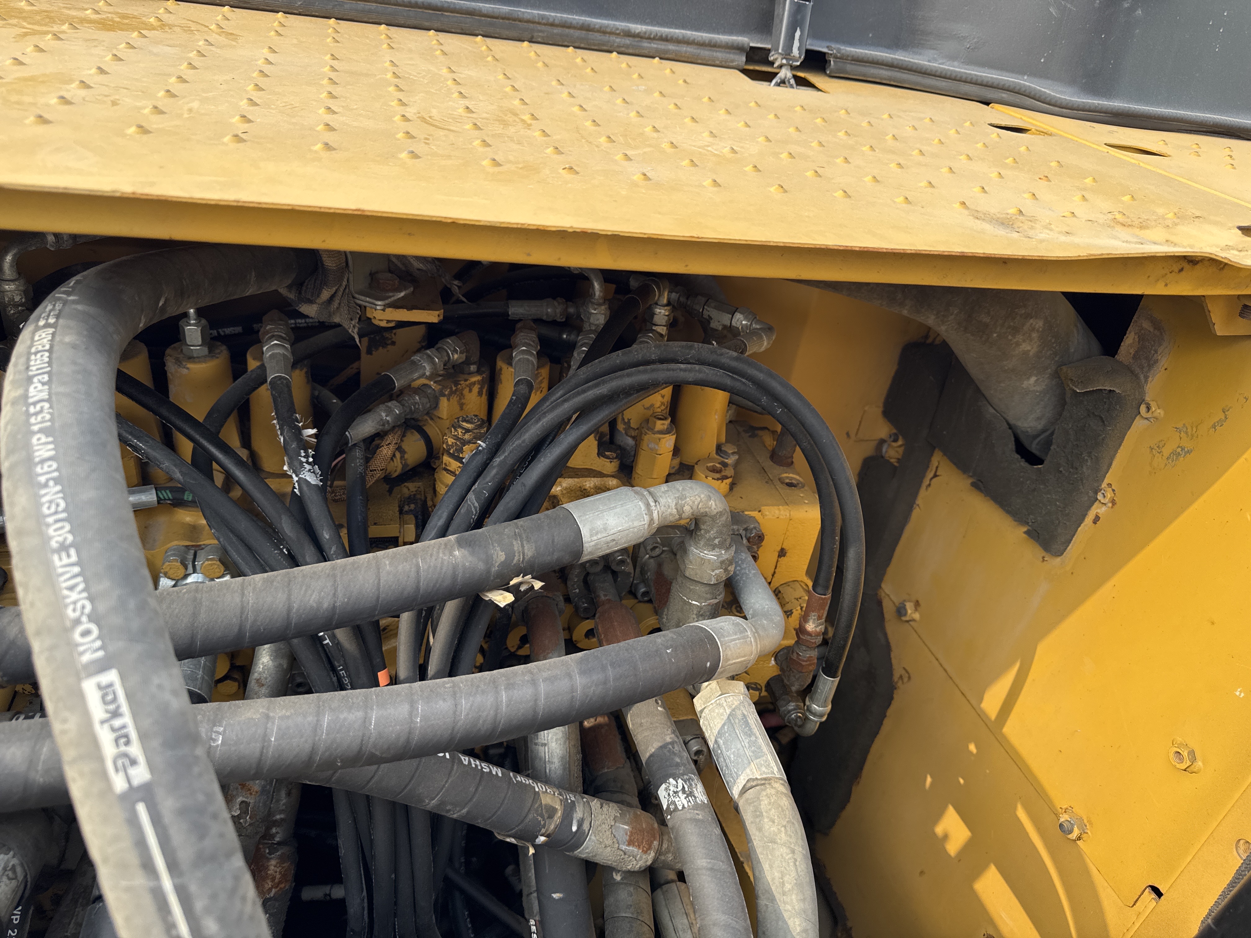 MDX-013-Cat-323D3-Medium-excavators-inspection-Hydraulics-Hydraulic-pump-2