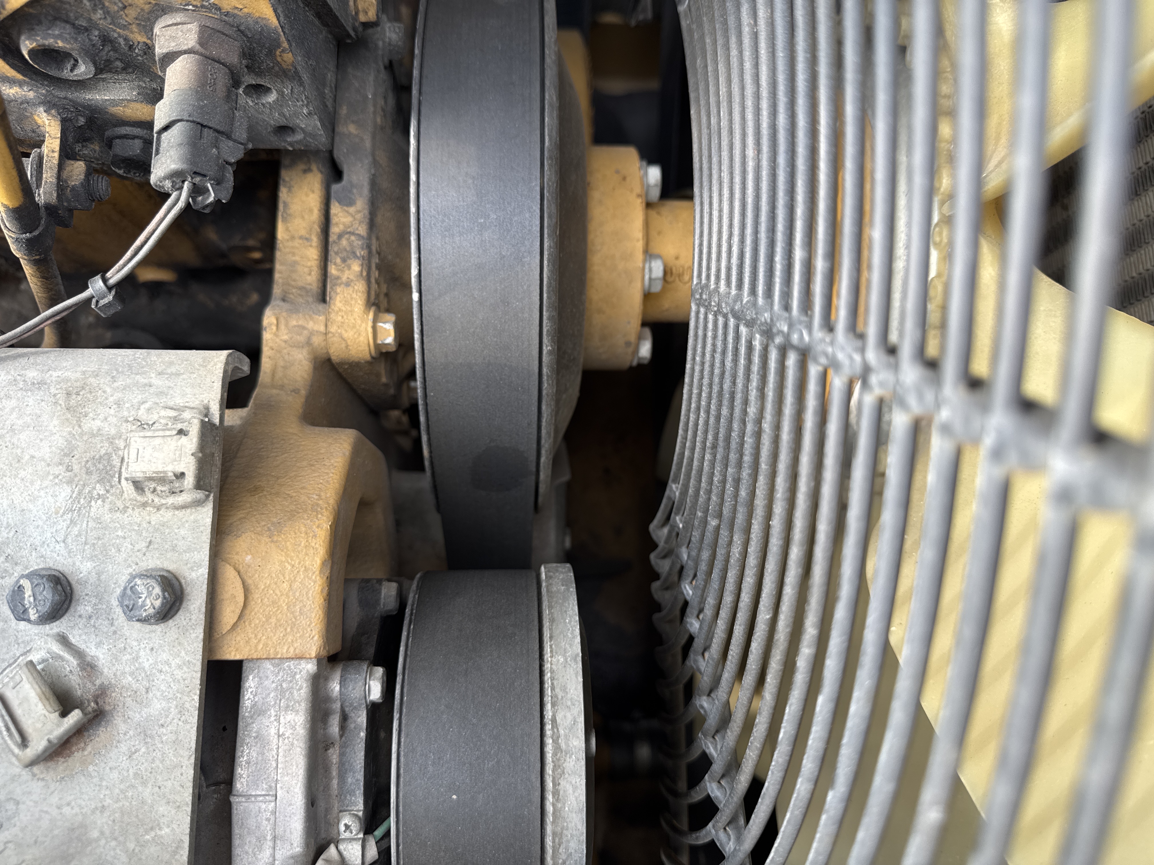 MDX-013-Cat-323D3-Medium-excavators-inspection-Engine-Belts-2