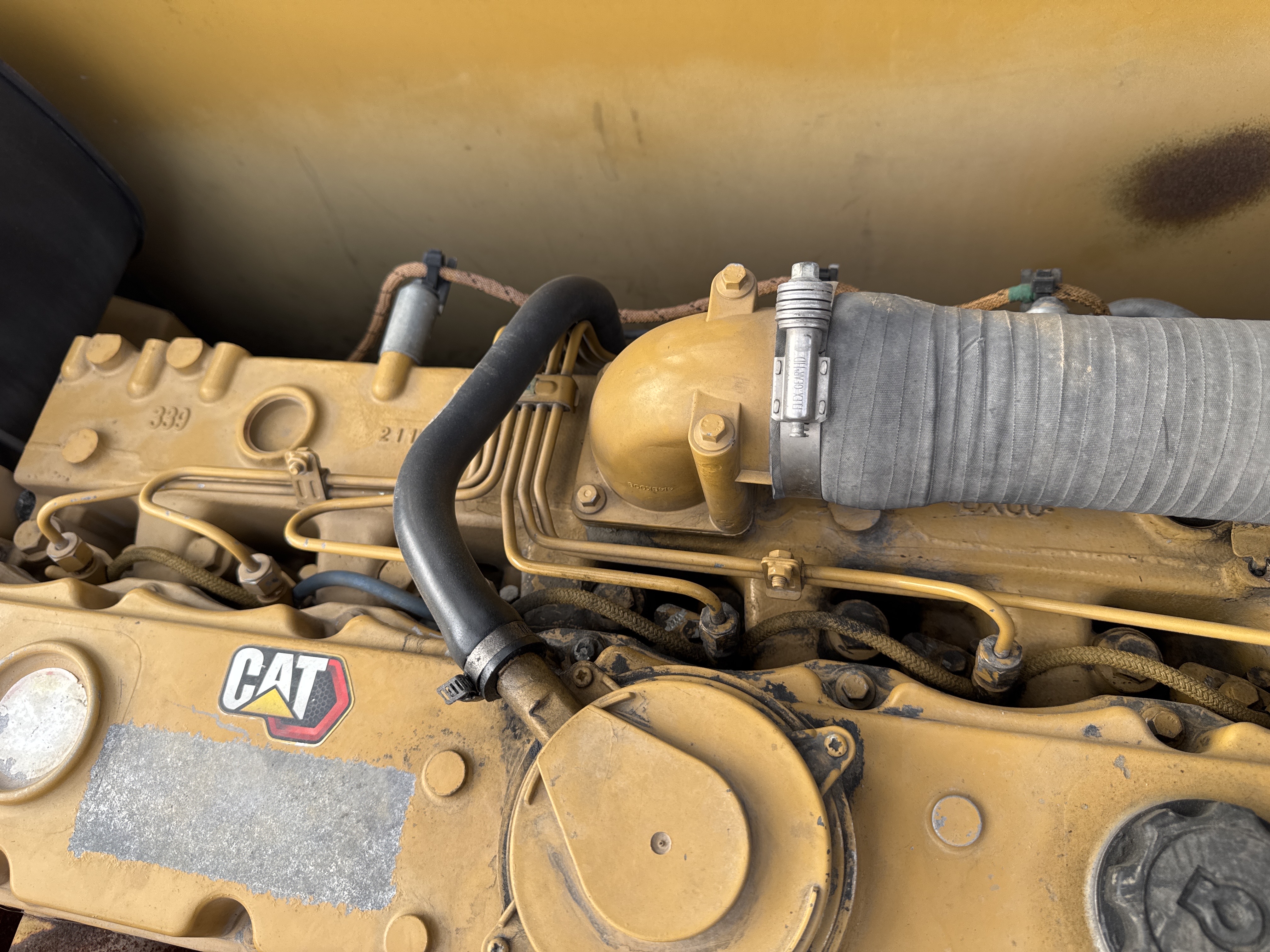 MDX-013-Cat-323D3-Medium-excavators-inspection-Engine-Hoses-4
