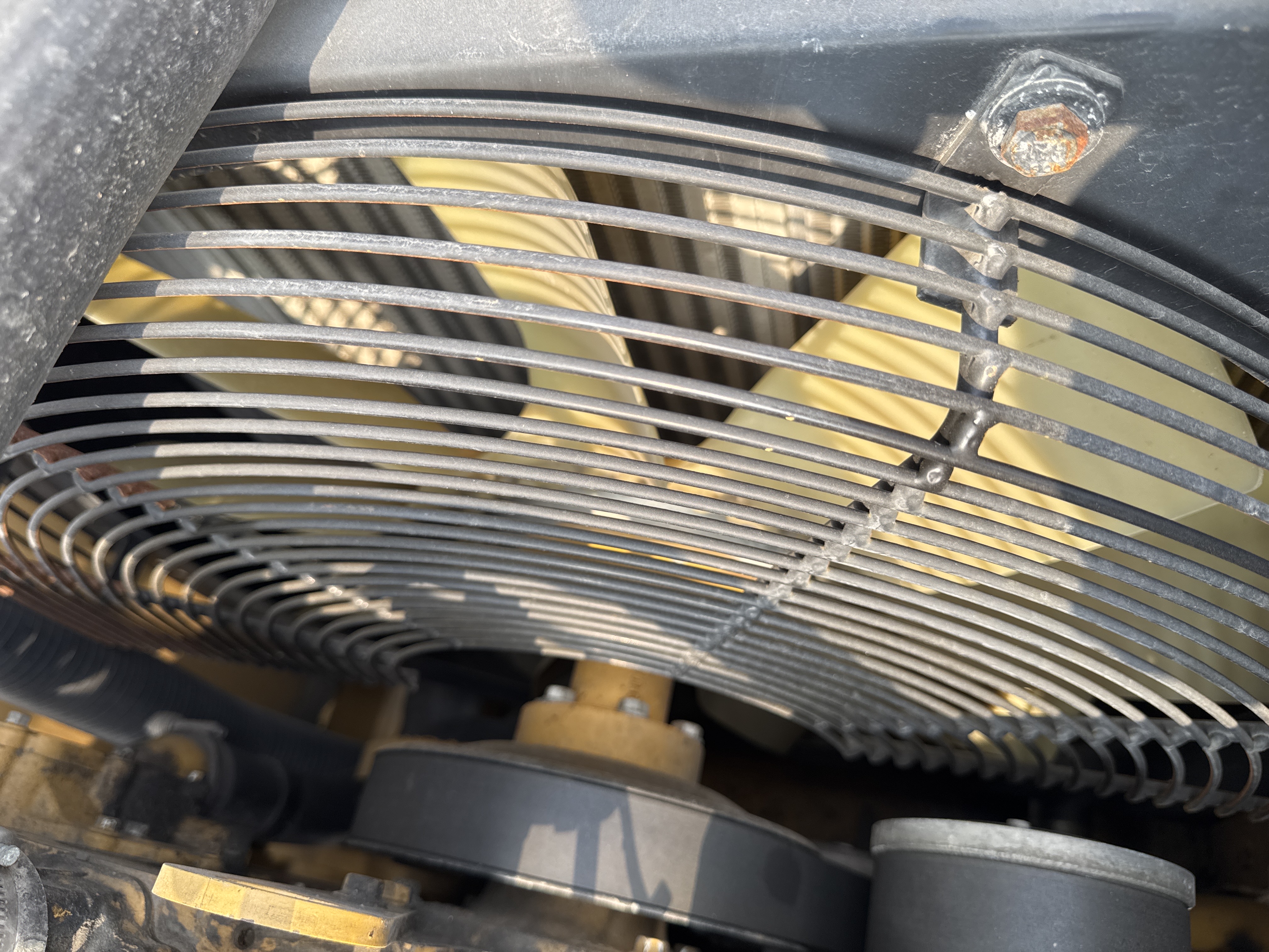 MDX-013-Cat-323D3-Medium-excavators-inspection-Engine-Radiator,-condenser,-intercooler,-hydraulic-cooler-2