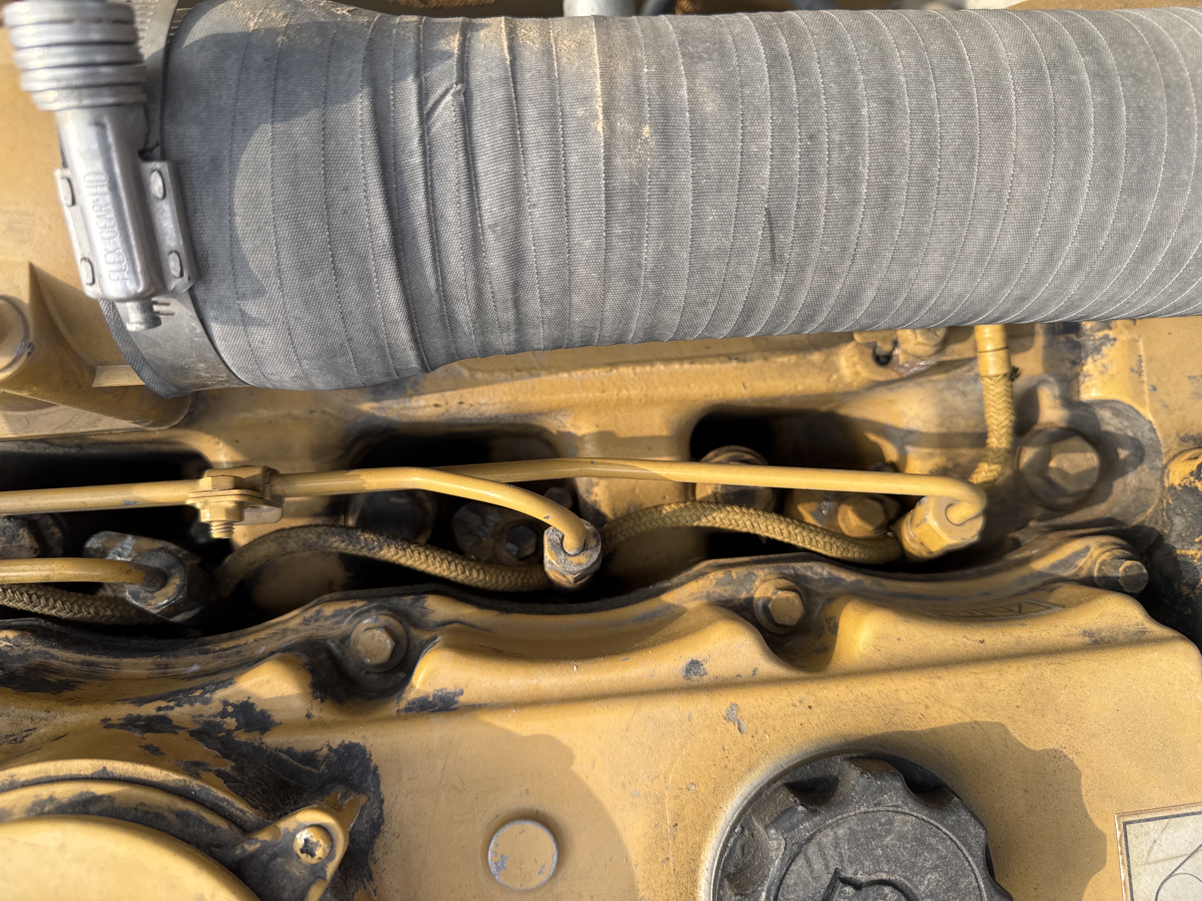 MDX-013-Cat-323D3-Medium-excavators-inspection-Engine-Fuel-leaks-2