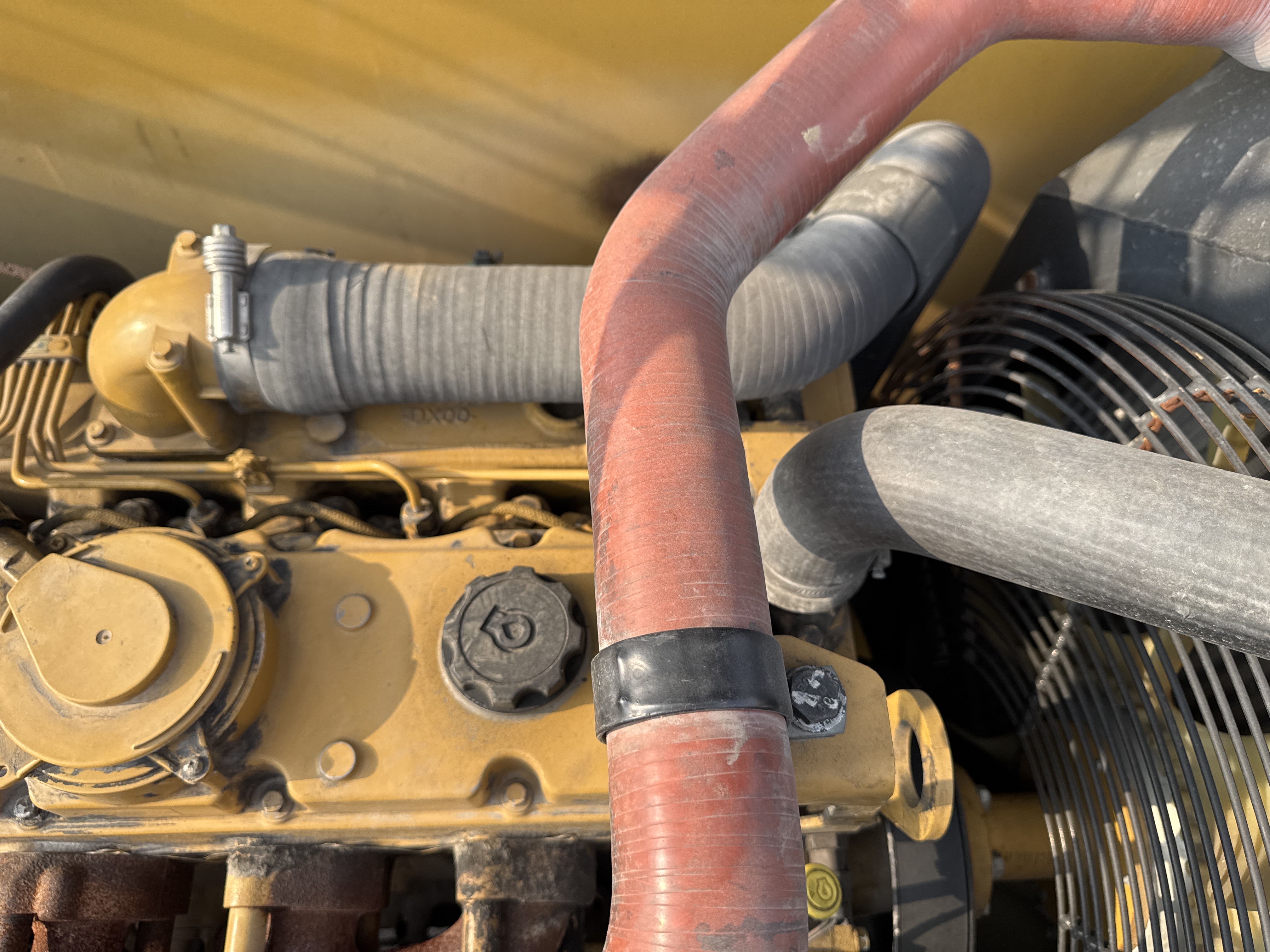 MDX-013-Cat-323D3-Medium-excavators-inspection-Engine-Air-intake-system-2
