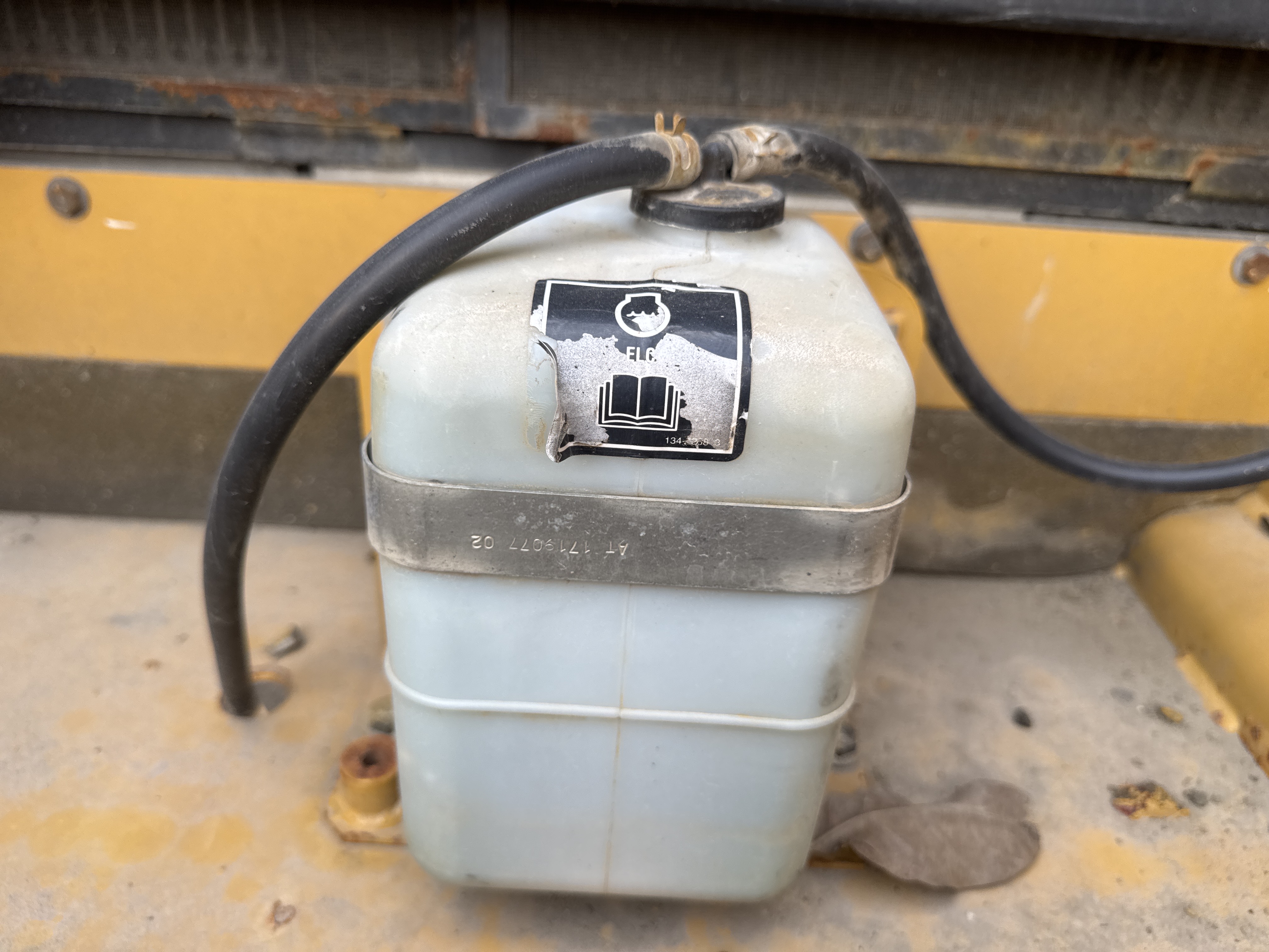 MDX-013-Cat-323D3-Medium-excavators-inspection-Engine-Radiator,-condenser,-intercooler,-hydraulic-cooler-3